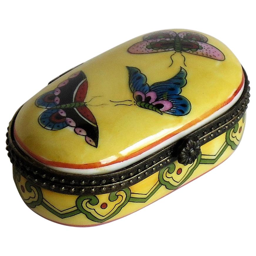 Small Chinese Export Porcelain Box Hinged Lid Hand Painted Butterflies