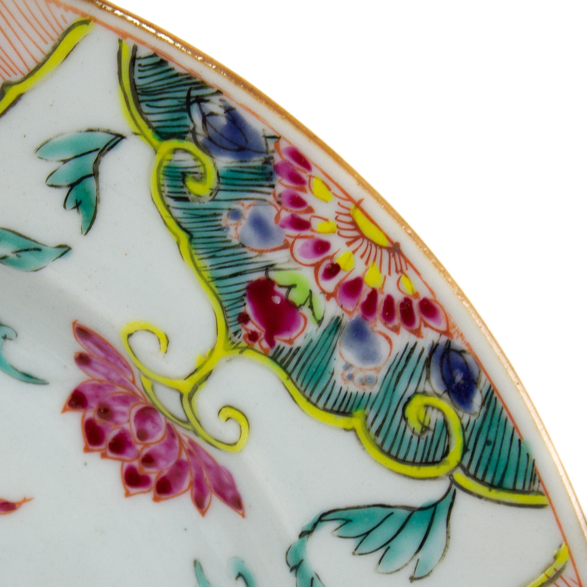 18th Century Small Chinese Export Porcelain Dish, Yongzheng Period, '1723-1735' For Sale