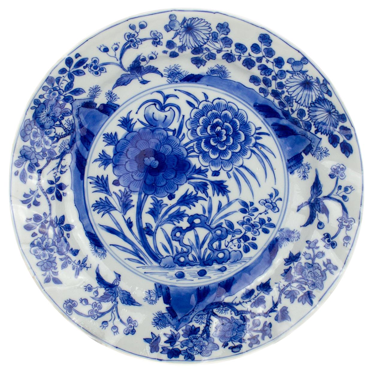 Small Chinese Export Porcelain Plate, Kangxi For Sale