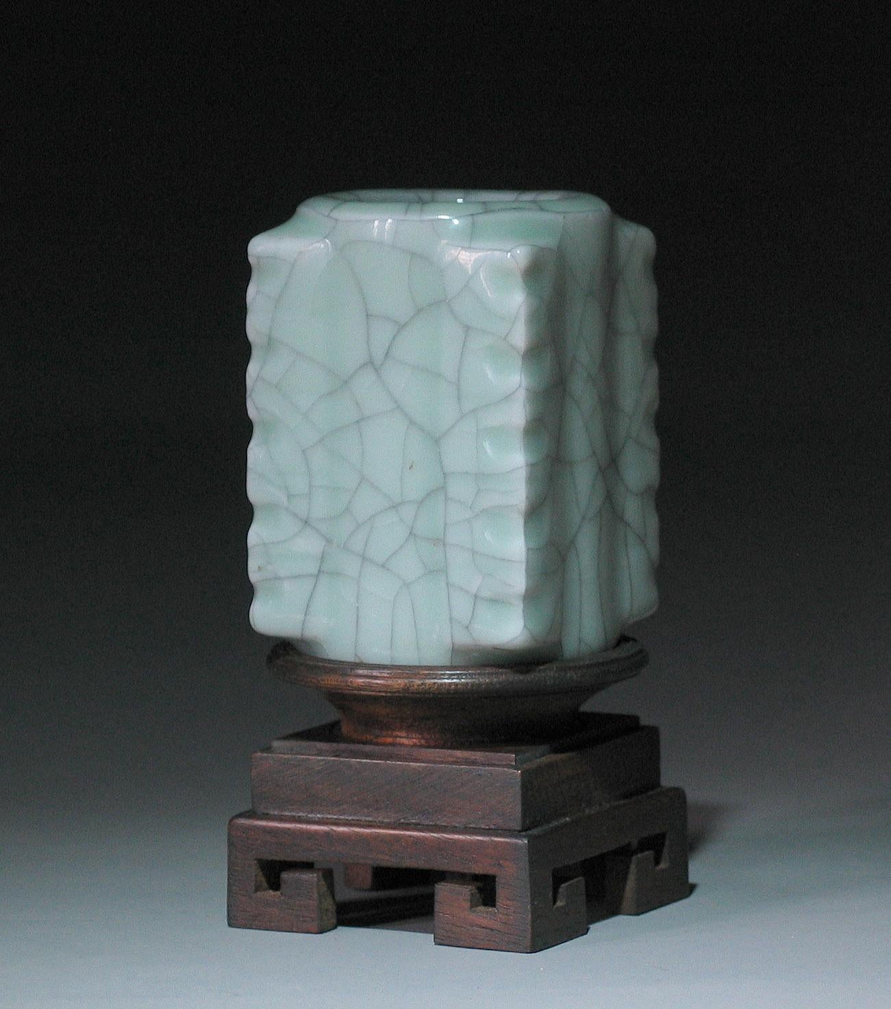 Small Chinese Guan-Type Cong Shaped Vase on Stand Republic Period 2