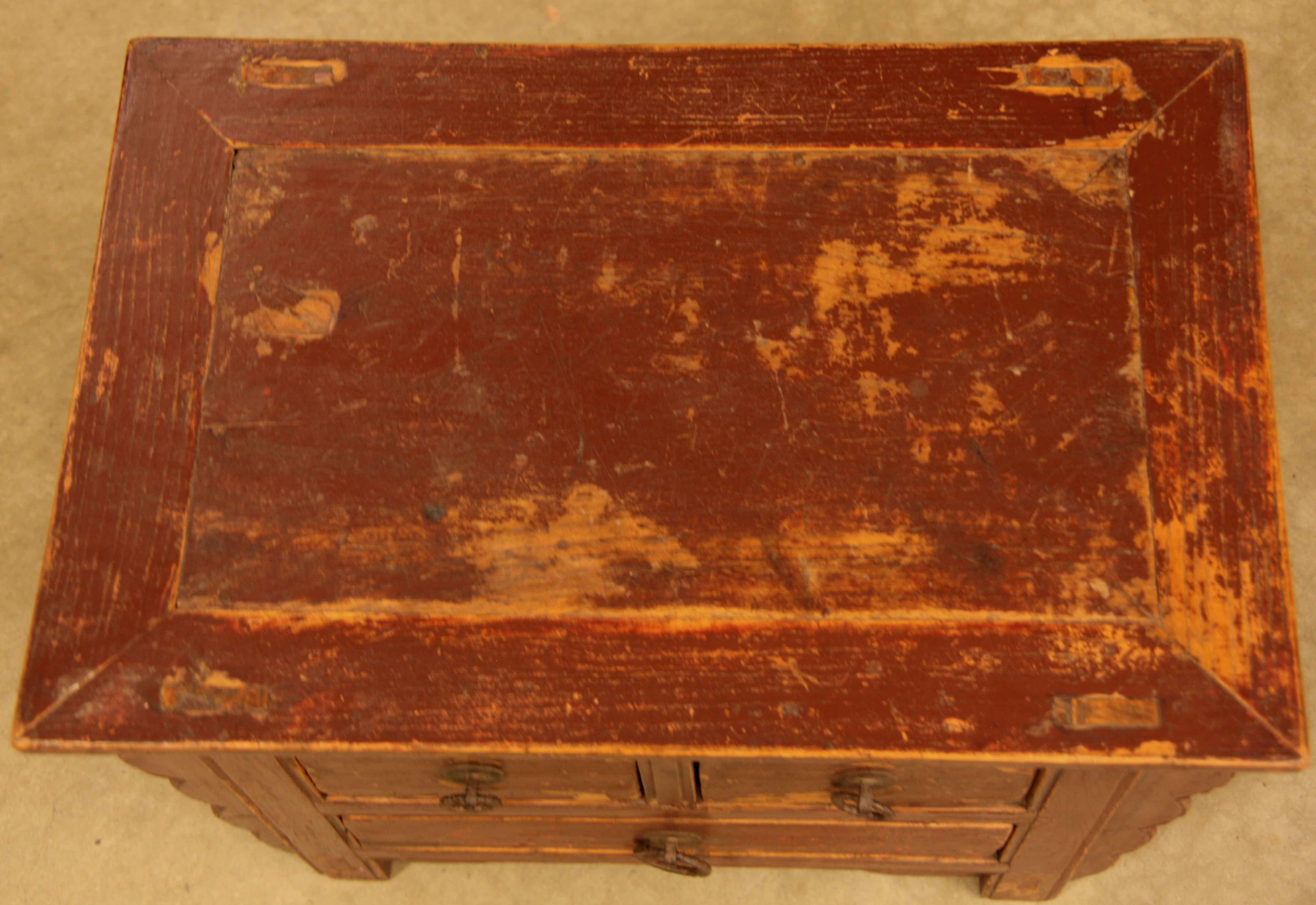 Small Chinese Painted Chest In Good Condition For Sale In Wilson, NC