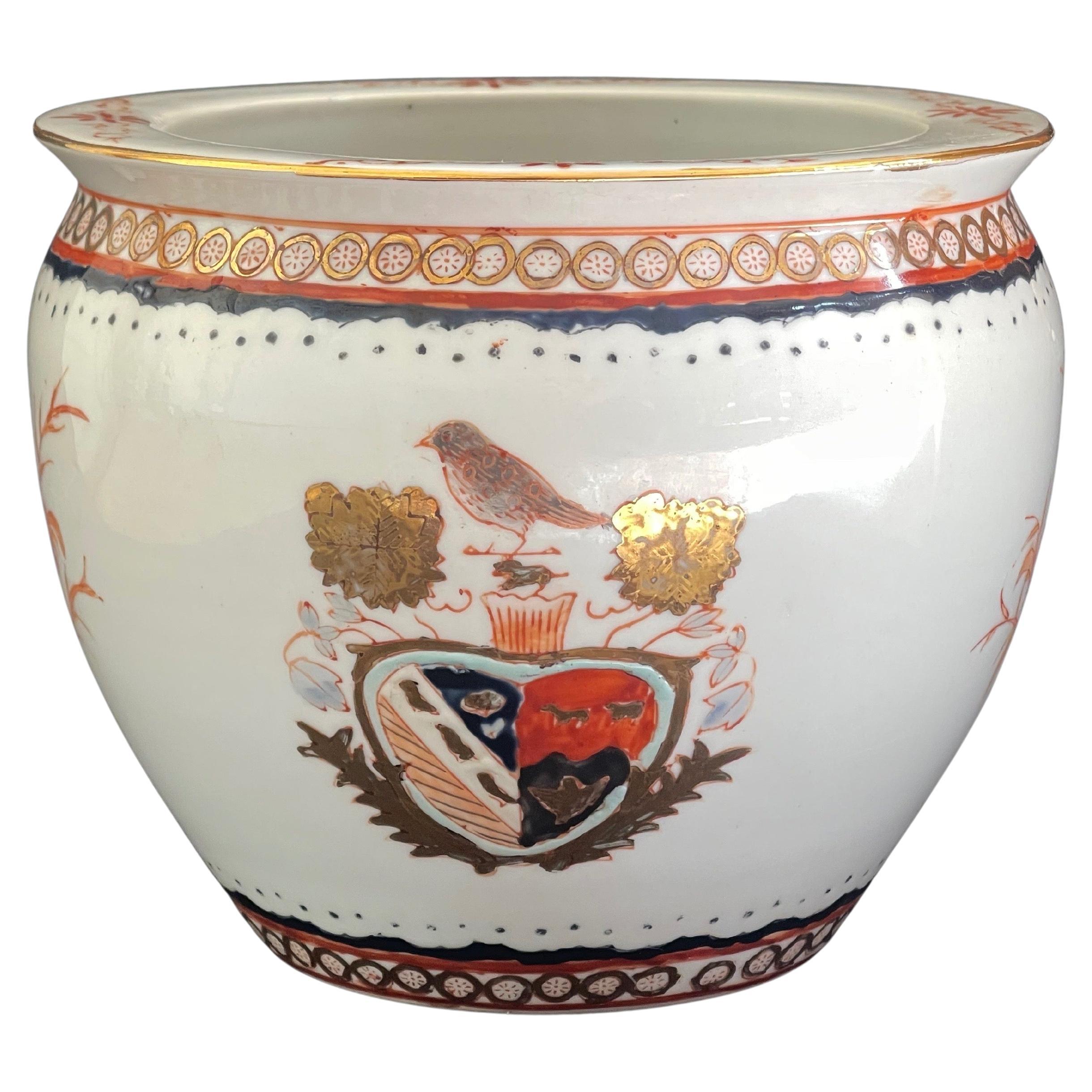Pequeña jardinera o pecera de porcelana china pintada a mano, mediados del siglo XX en venta