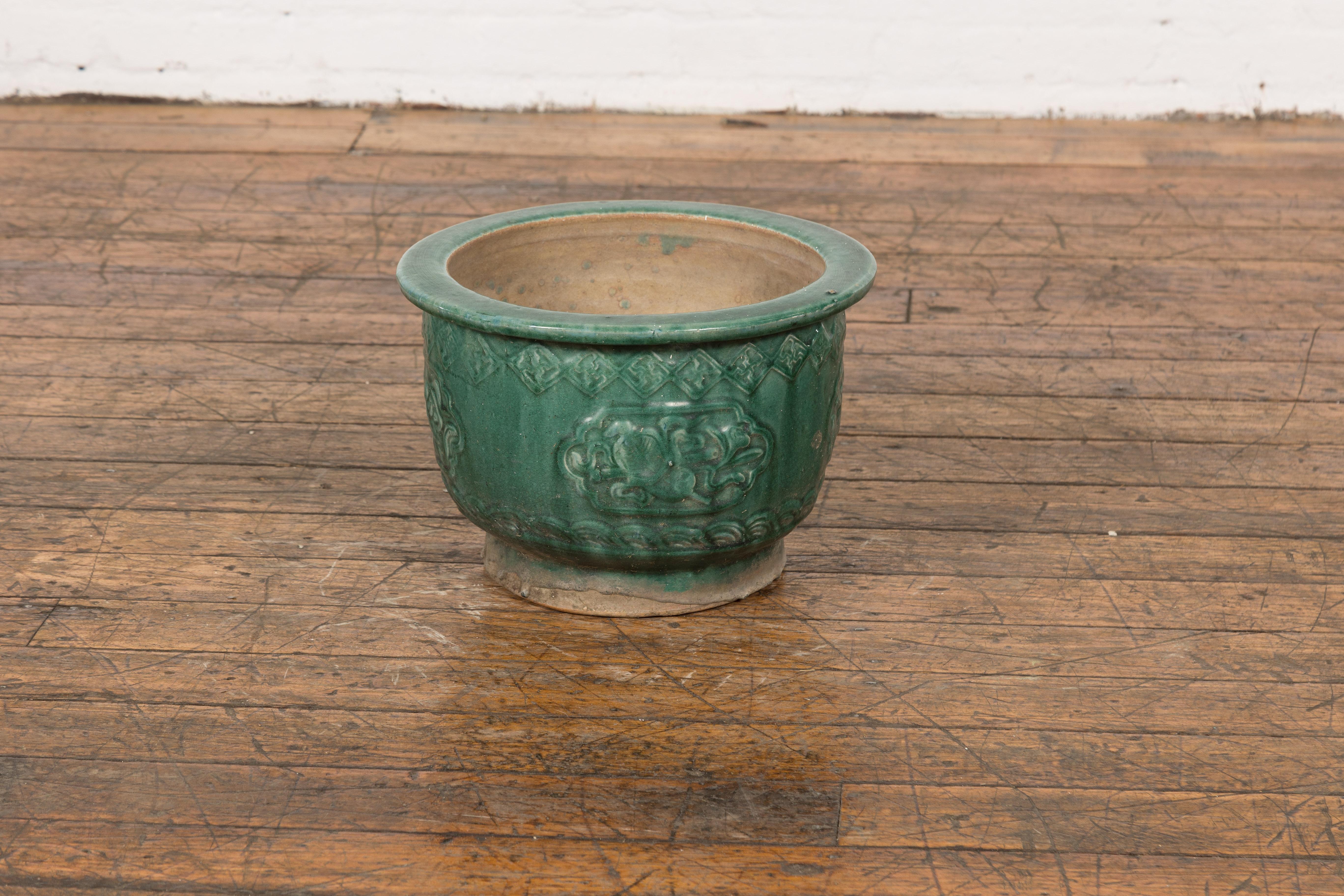 Small Chinese Qing Dynasty Hunan Style Green Glazed Planter with Cartouches 5