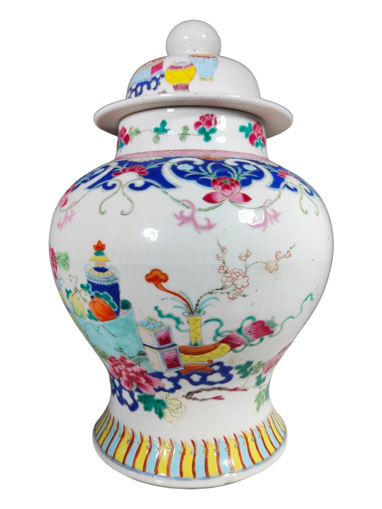 Small Chinese Vase from the 18th Century For Sale at 1stDibs
