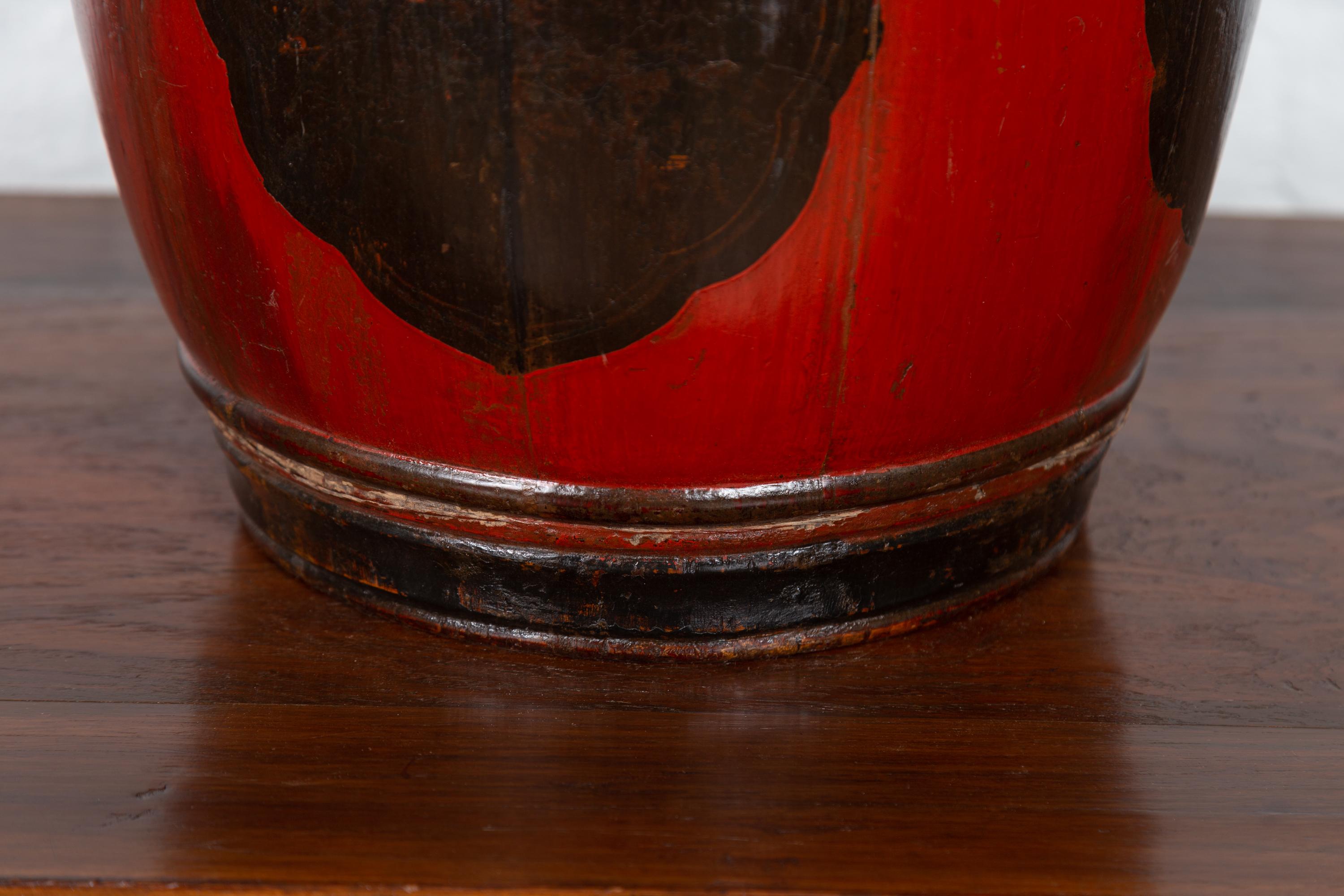 Small Chinese Vintage Wooden Barrel Planter with Red and Black Lacquered Decor In Good Condition For Sale In Yonkers, NY