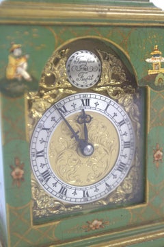 Piccolo orologio da camino decorato a cineserie, anni '30 circa