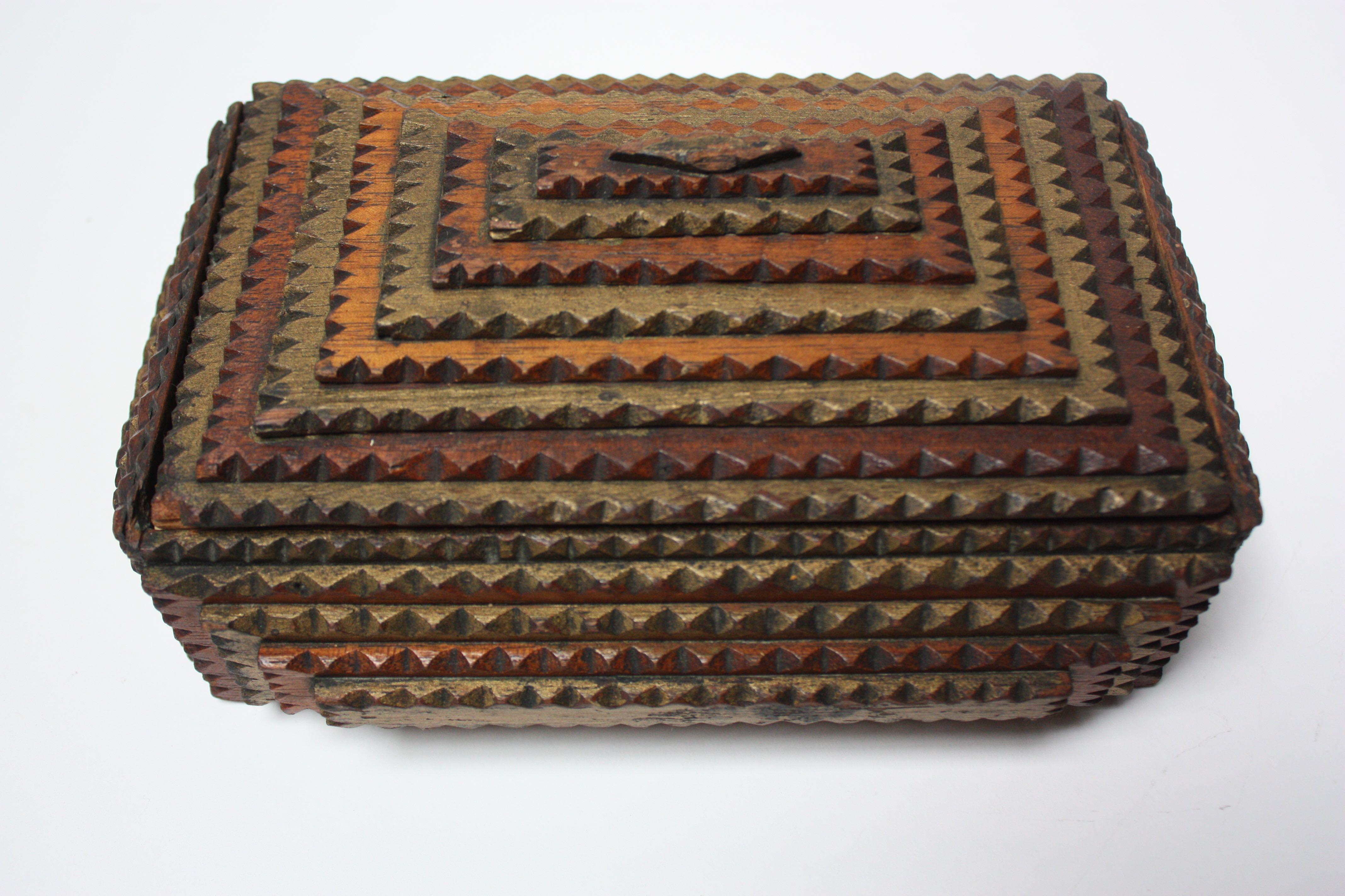 Small Chip-Carved Tramp Art Box In Good Condition In Brooklyn, NY