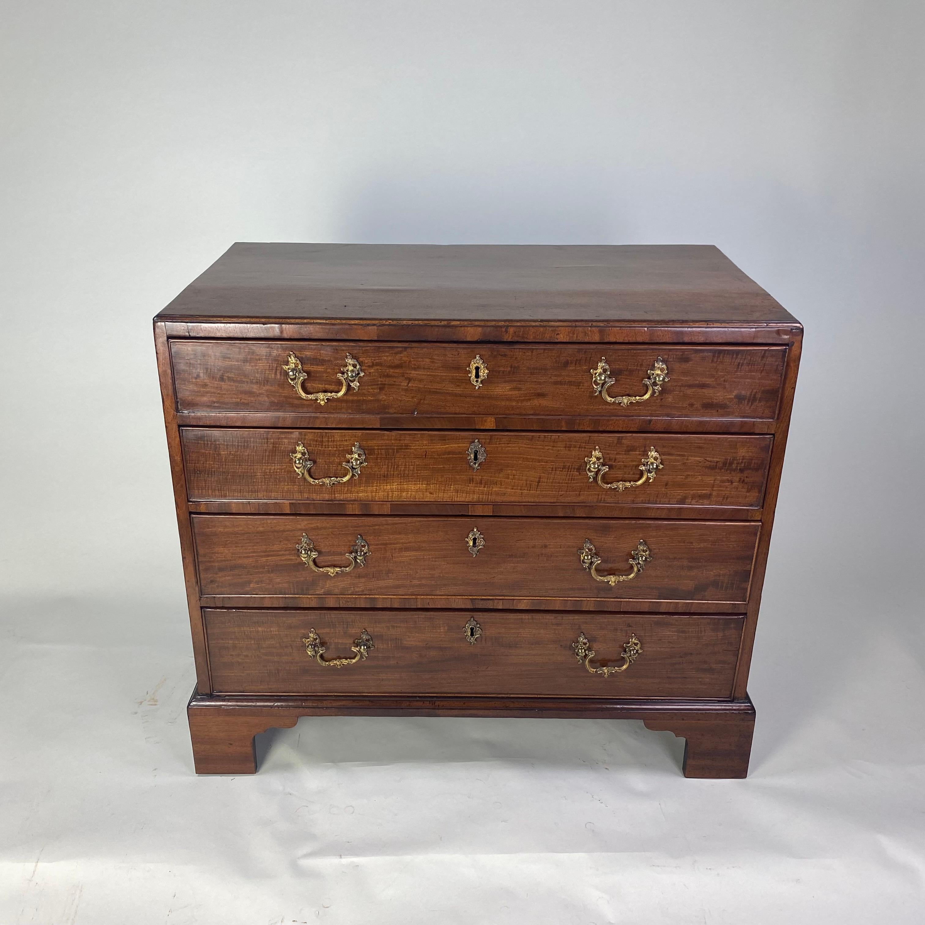 18th Century and Earlier Small Chippendale period mahogany Chest of Drawers For Sale