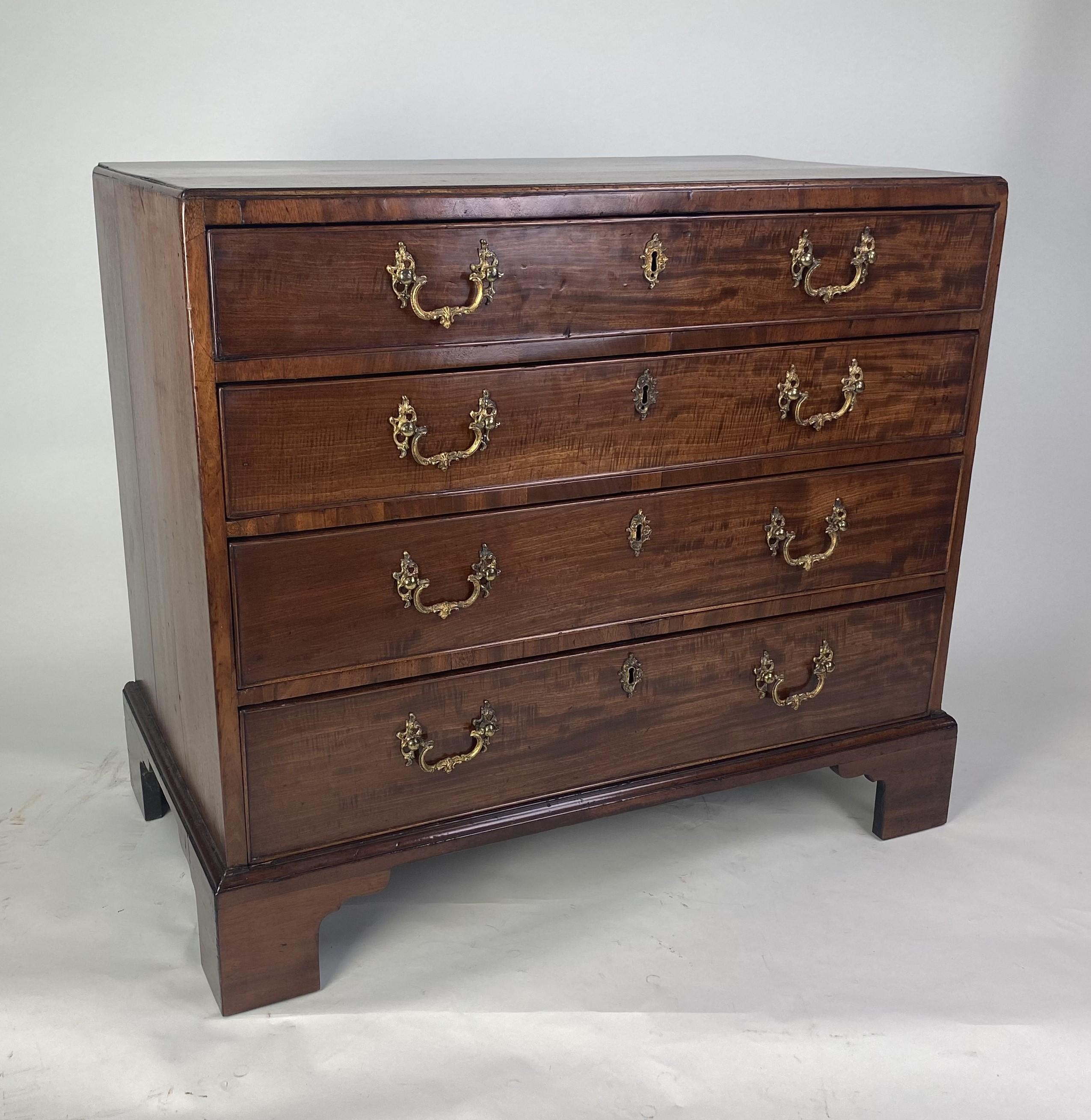 Small Chippendale period mahogany Chest of Drawers For Sale 2