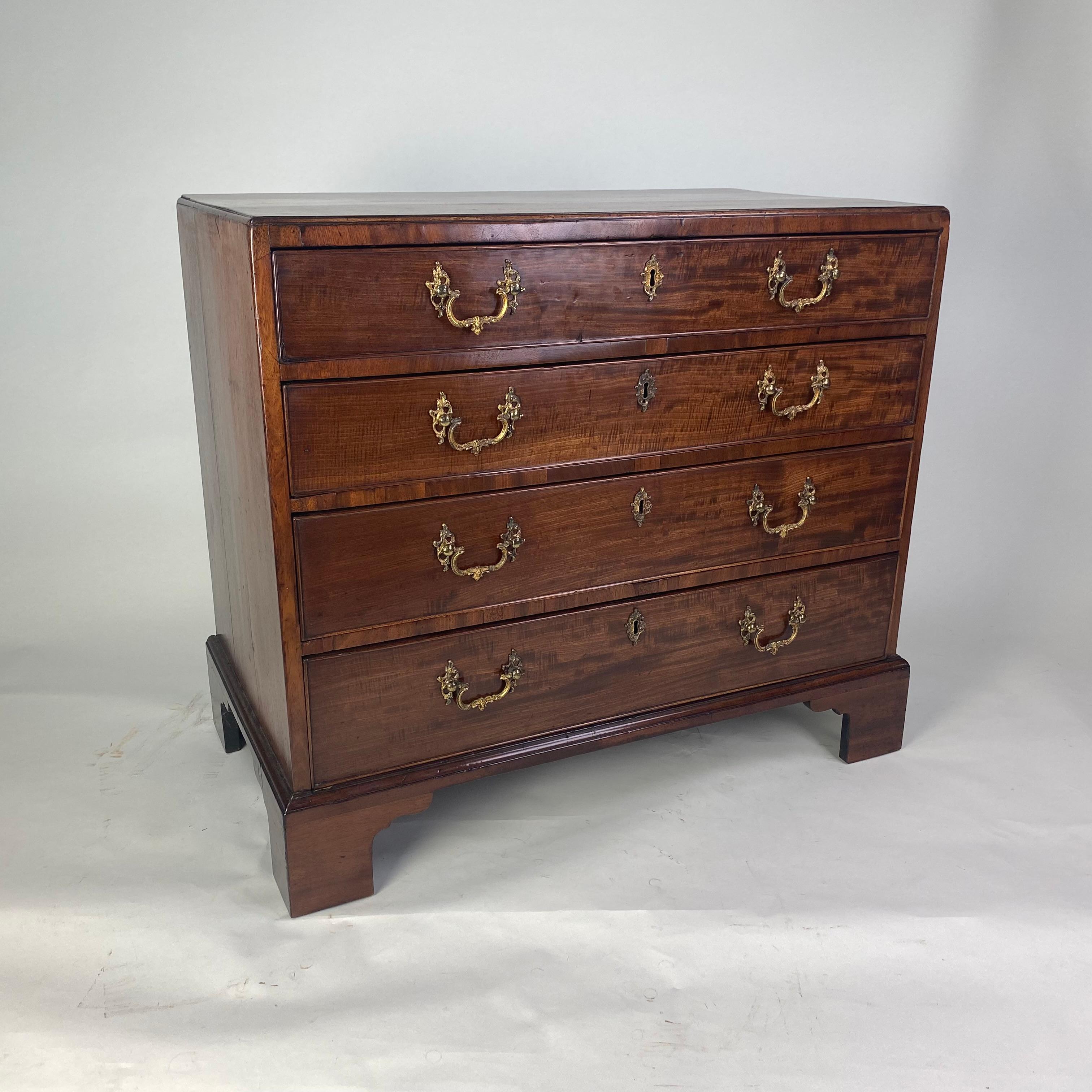 Small Chippendale period mahogany Chest of Drawers For Sale 3