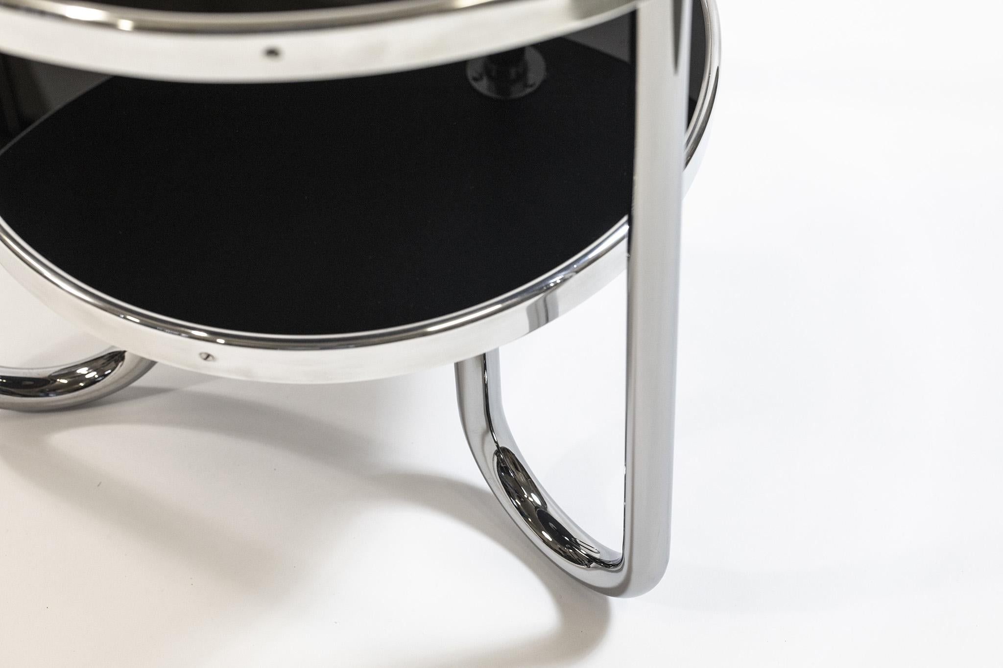 Pequeña mesa Bauhaus negra cromada, fabricada en los años 70 en Chequia, Kovona, restaurada en venta 2