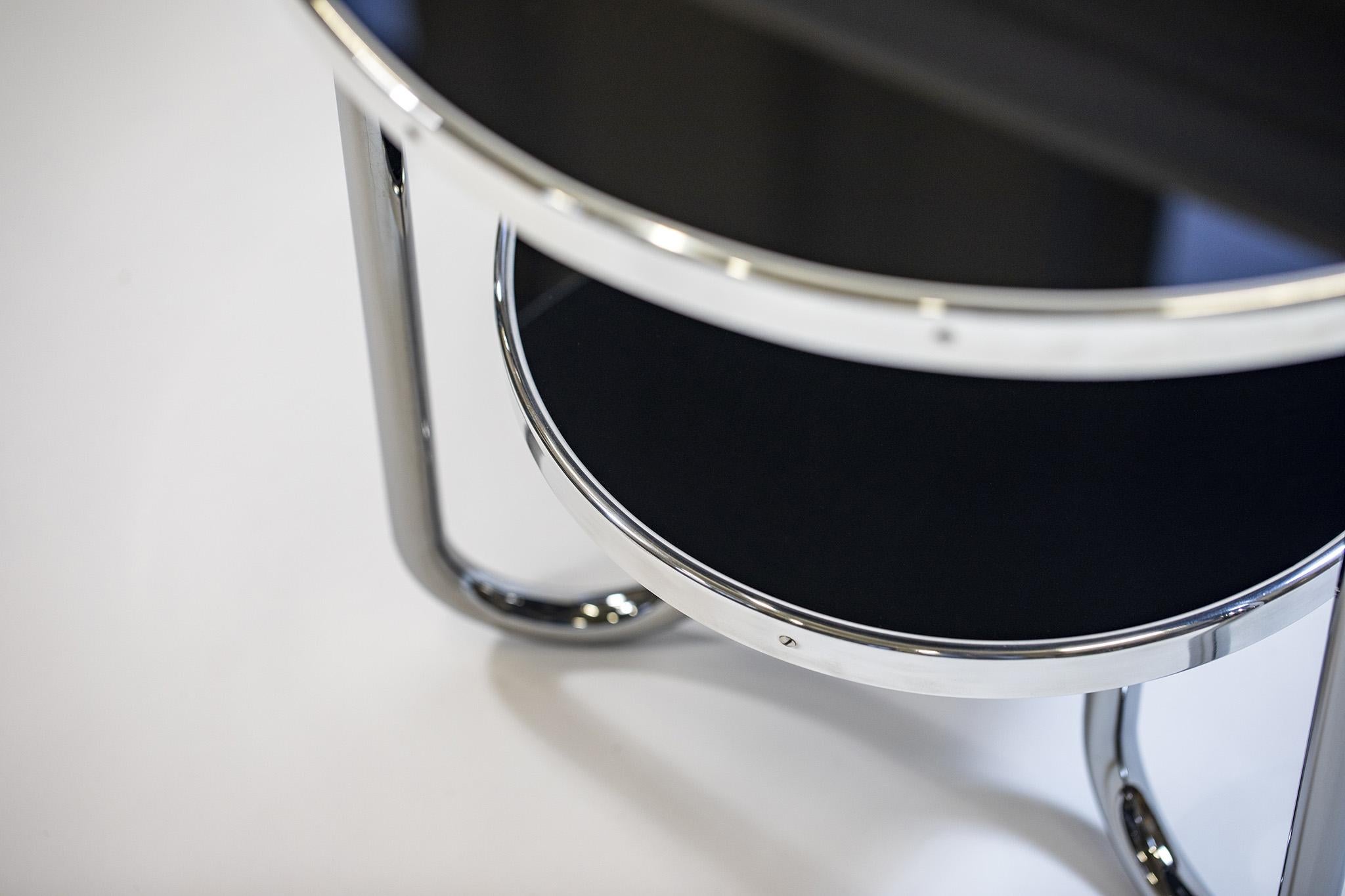 Pequeña mesa Bauhaus negra cromada, fabricada en los años 70 en Chequia, Kovona, restaurada en venta 3