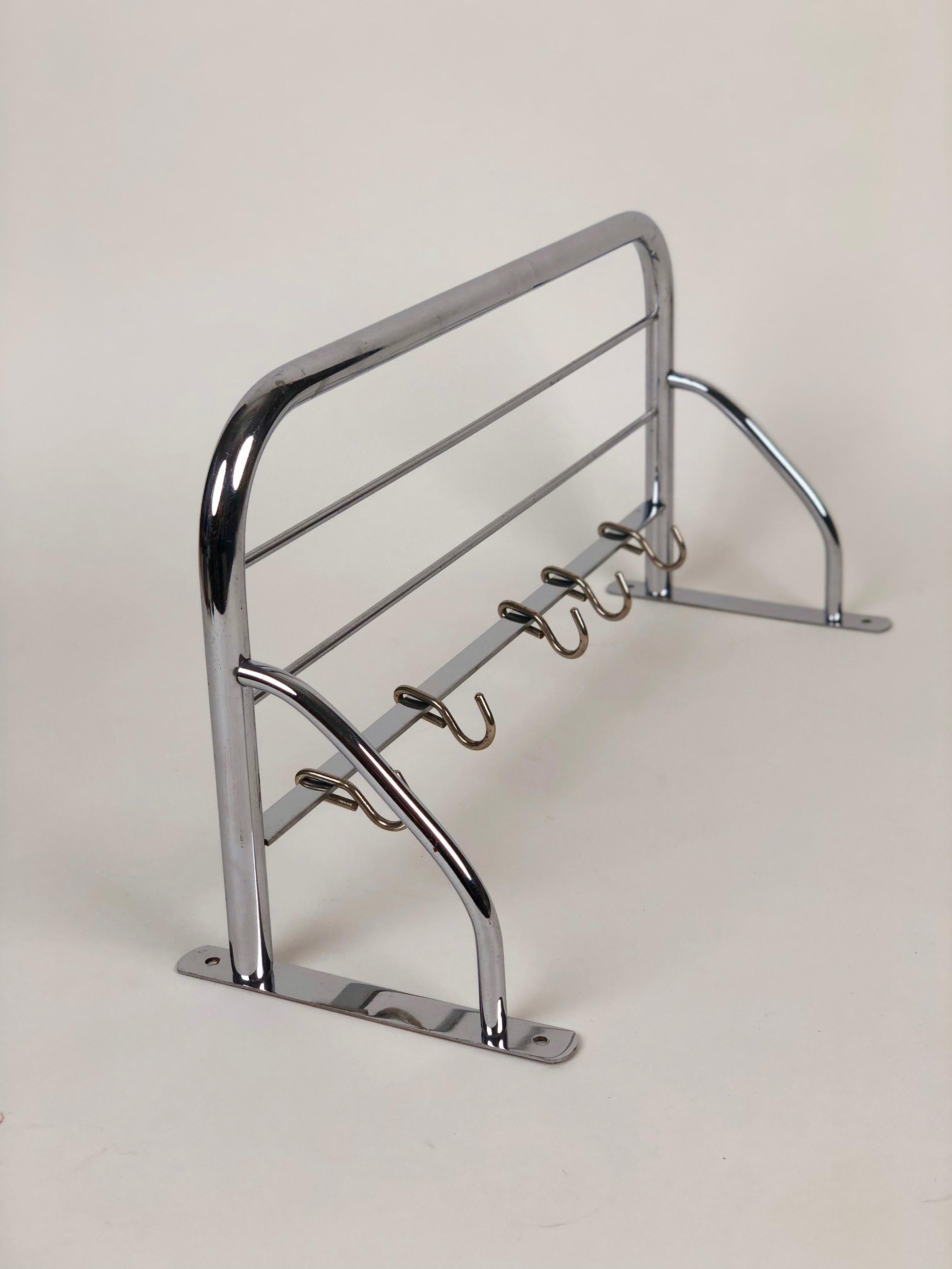 Chrome-plated coat rack from the Czechoslovakia made in the design style of the Bauhaus. Produced in the 1960s.
Bent metal form, chrome-plated, with 5 hooks, in very good condition.