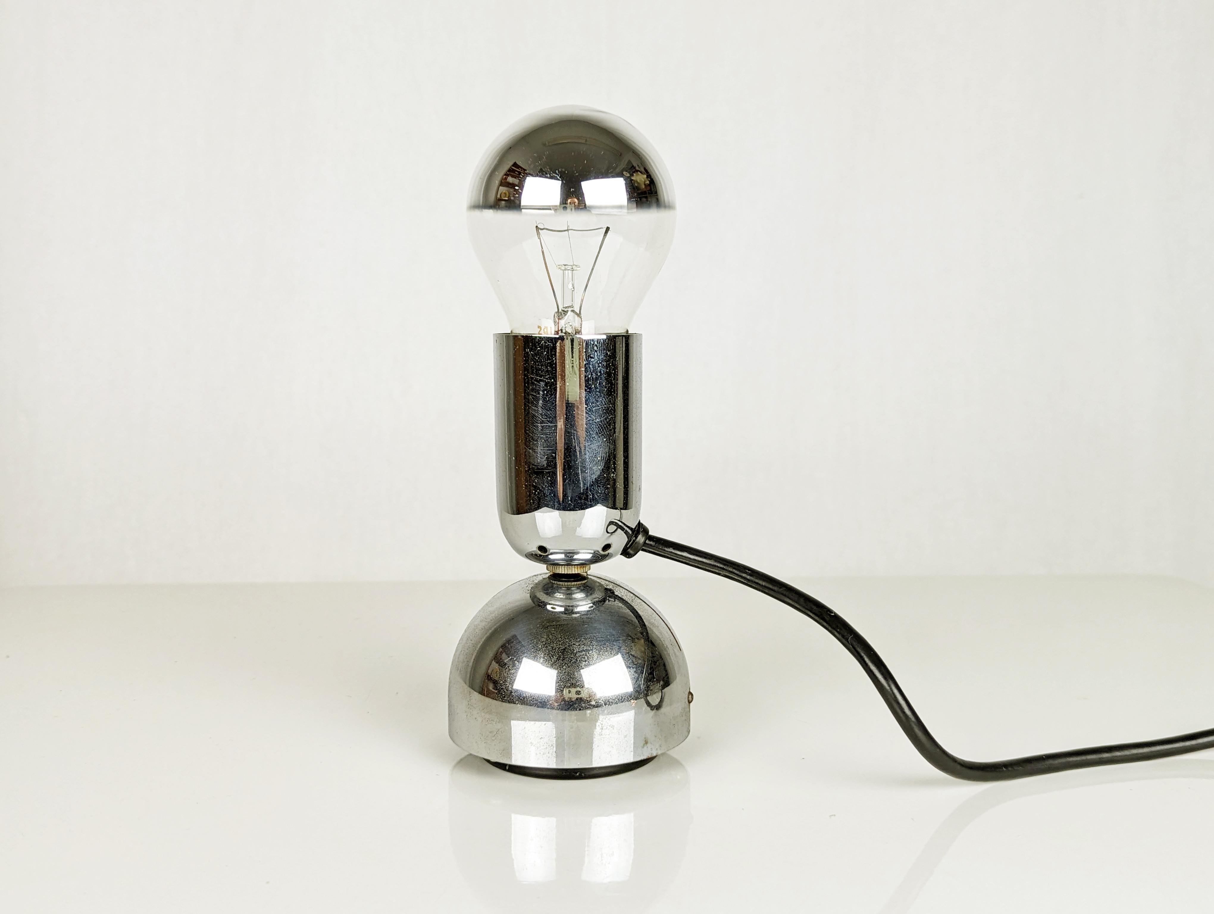 Small Chrome Plated Metal Pollux table lamp by Ingo Maurer for M Design, 1960s In Good Condition For Sale In Varese, Lombardia