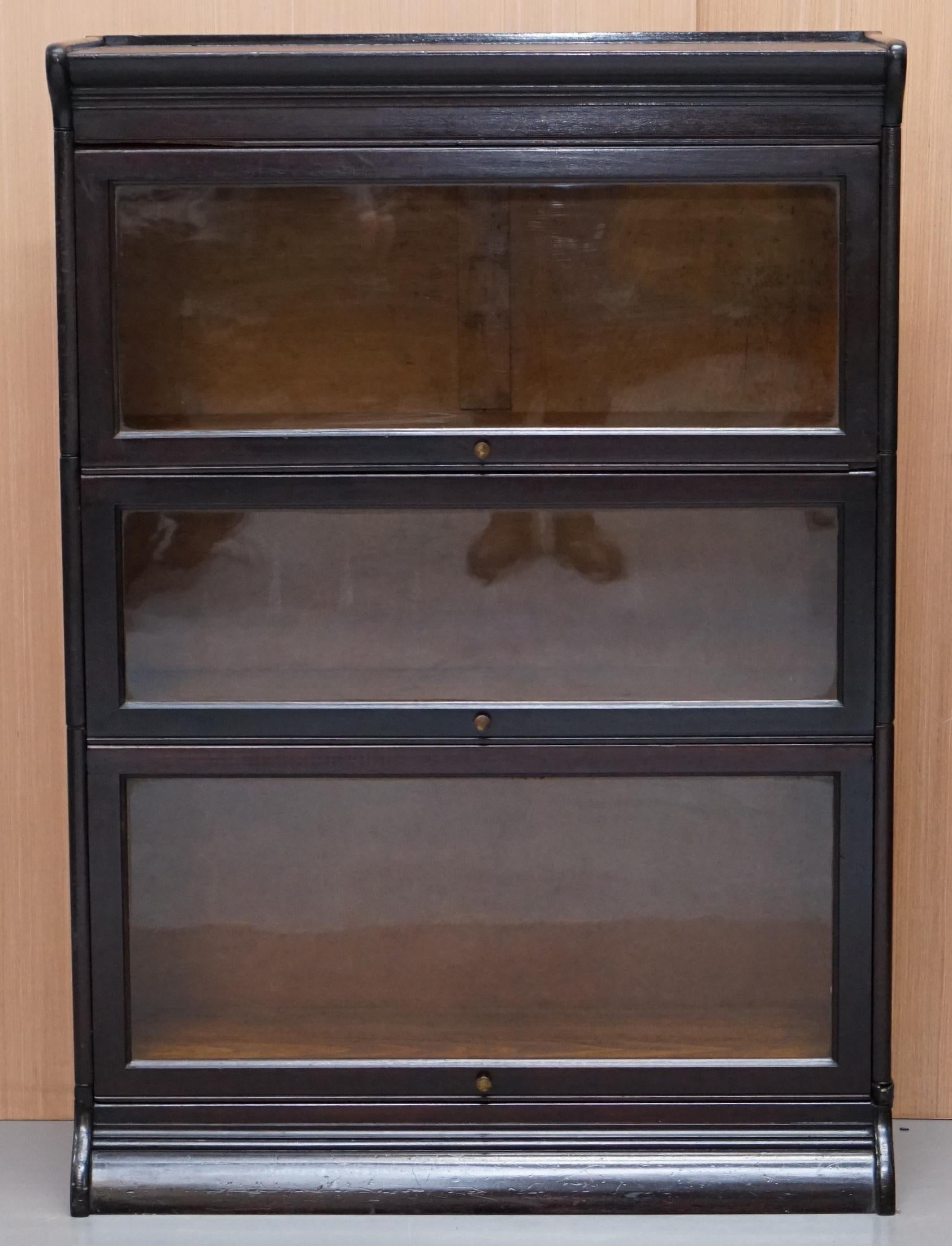 We are delighted to offer for sale this lovely early circa 1930 Globe Wernickie stacking legal bookcase 

A very good looking and well-made piece, there were a number of companies making this type of bookcase in the late Edwardian era up to