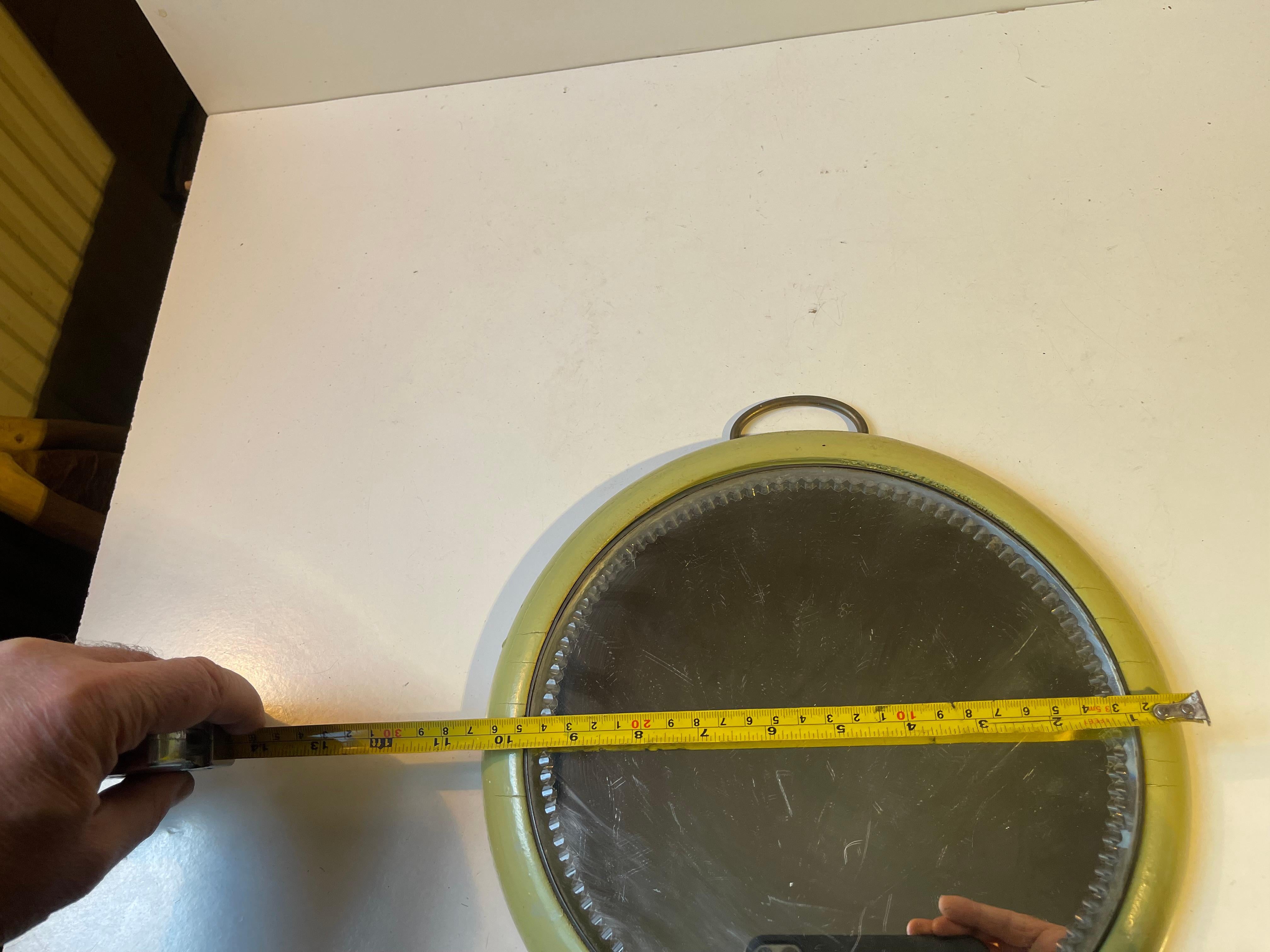 Piccolo specchio da parete circolare in quercia dipinta di verde, XIX secolo in vendita 1