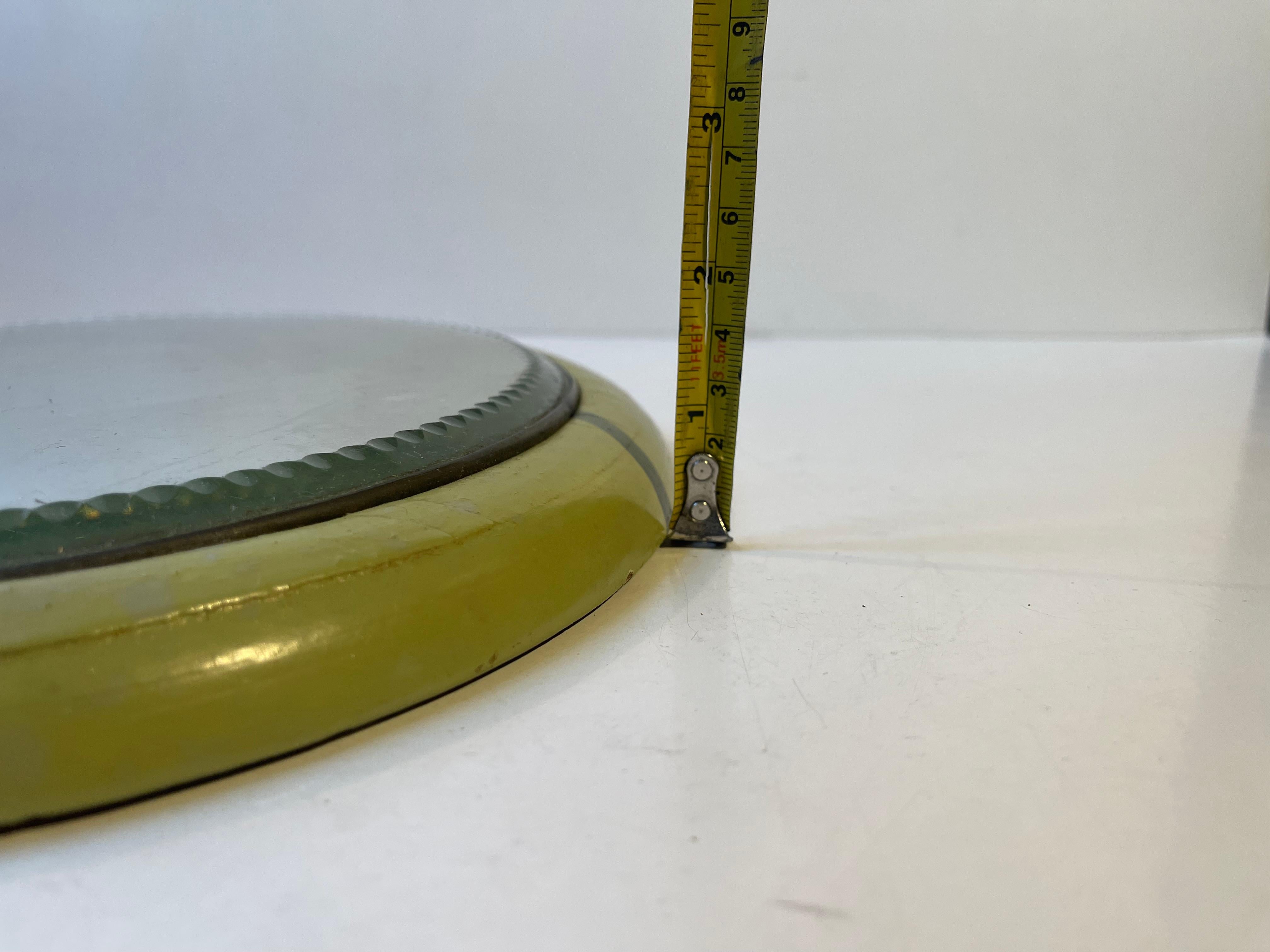 Piccolo specchio da parete circolare in quercia dipinta di verde, XIX secolo in vendita 2