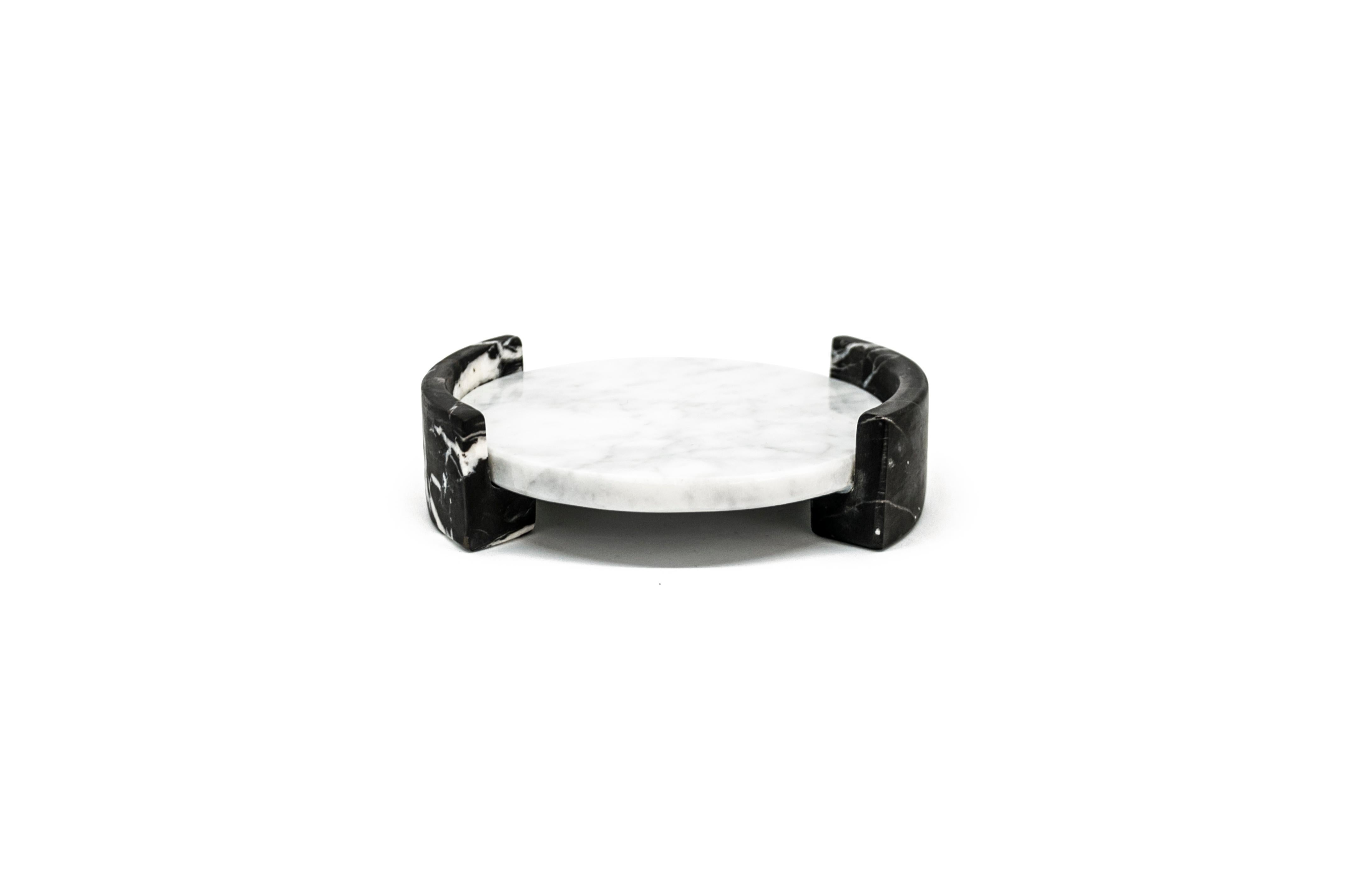 Italian Handmade Small Circular Triptych Tray in White Carrara and Black Marquina Marble For Sale