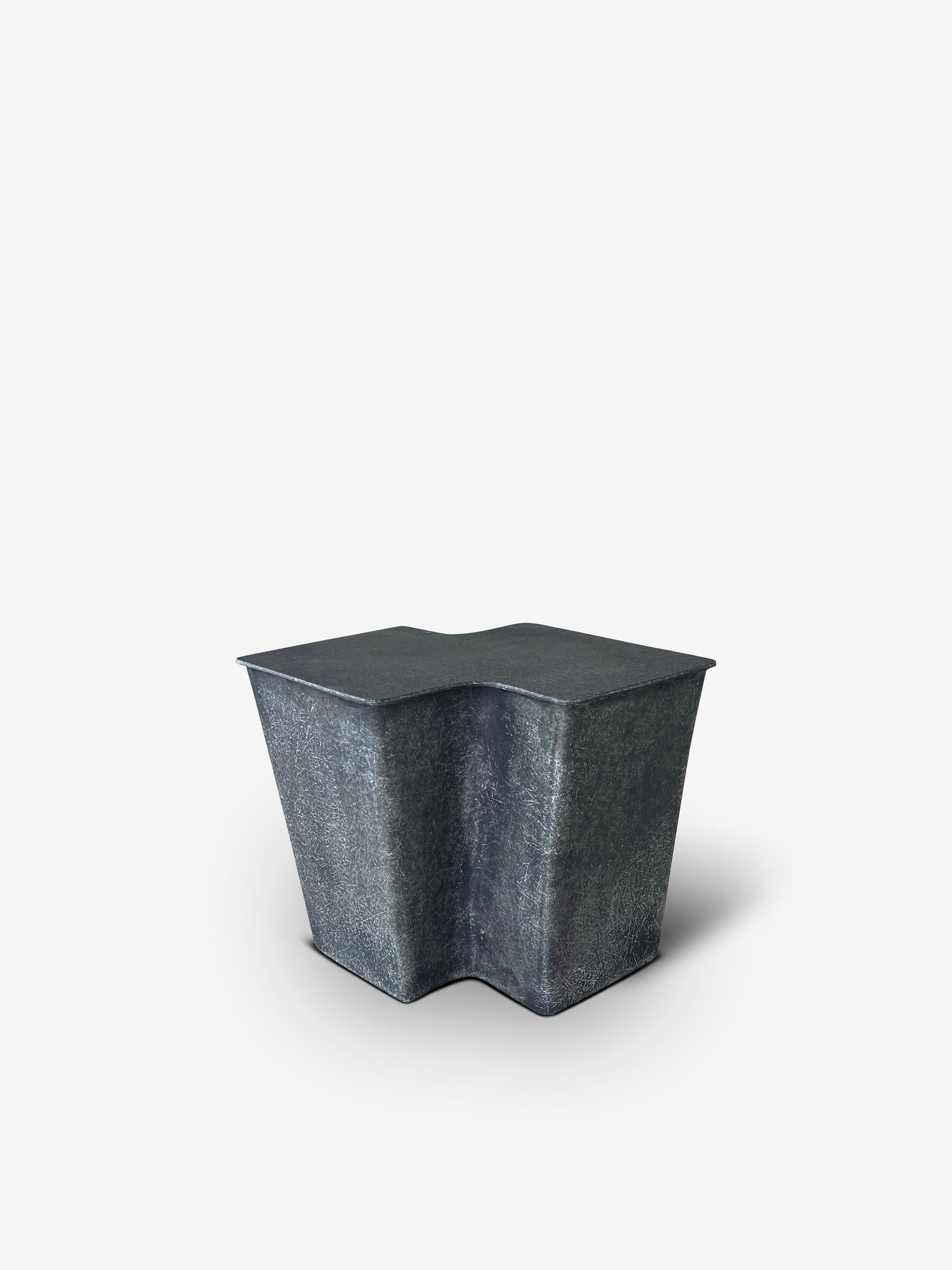 Small Clam Side Table by VAVA Objects For Sale 4