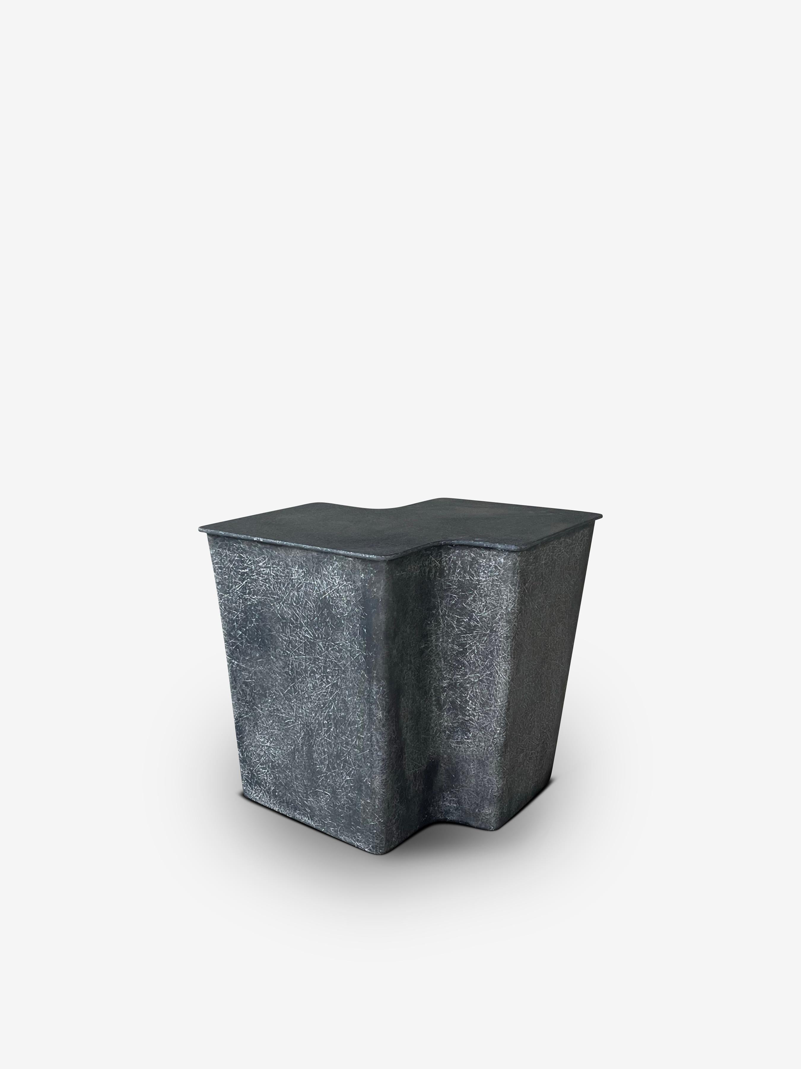 Small Clam Side Table by VAVA Objects For Sale 5
