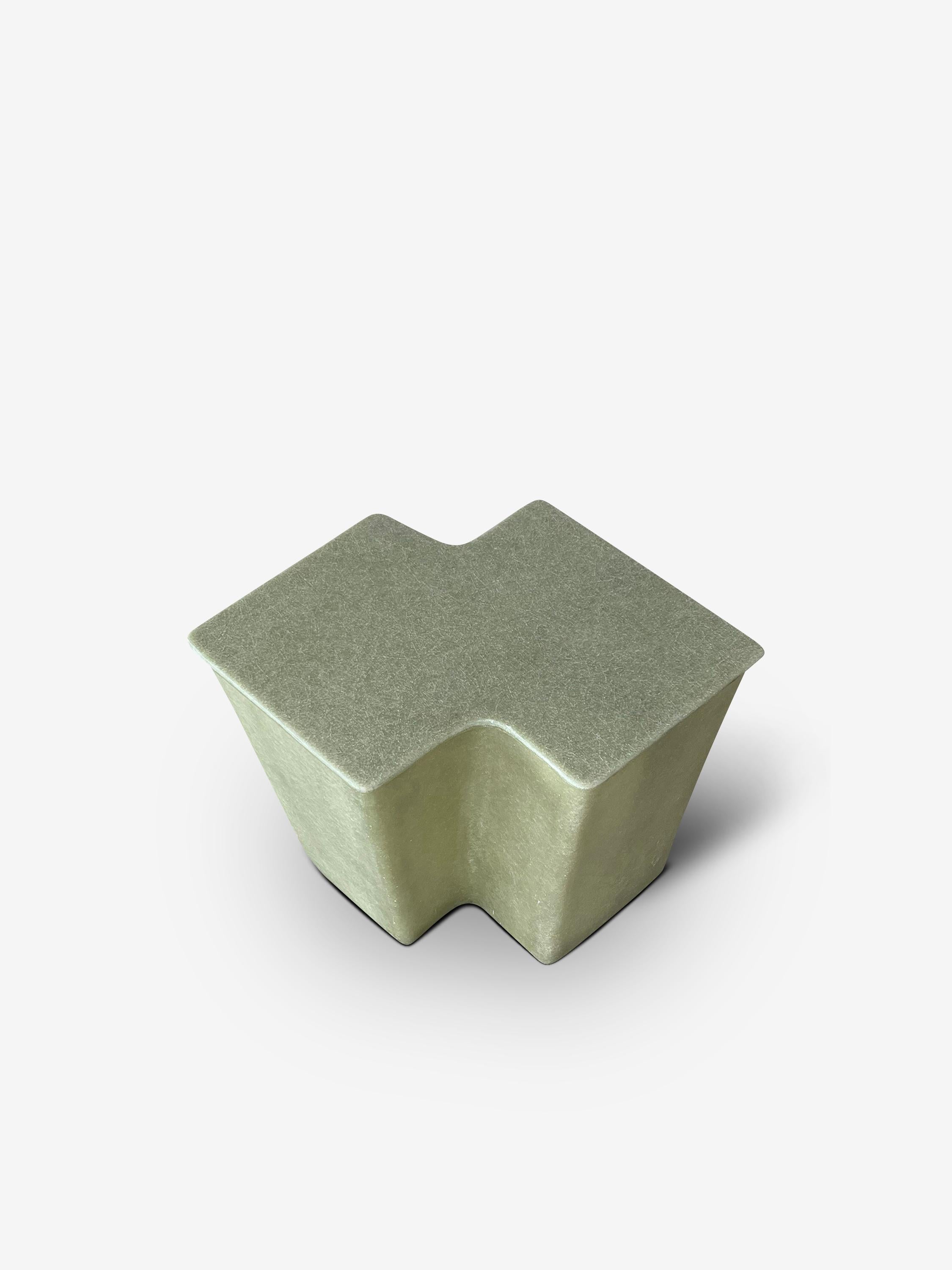 Small Clam Side Table by VAVA Objects For Sale 1
