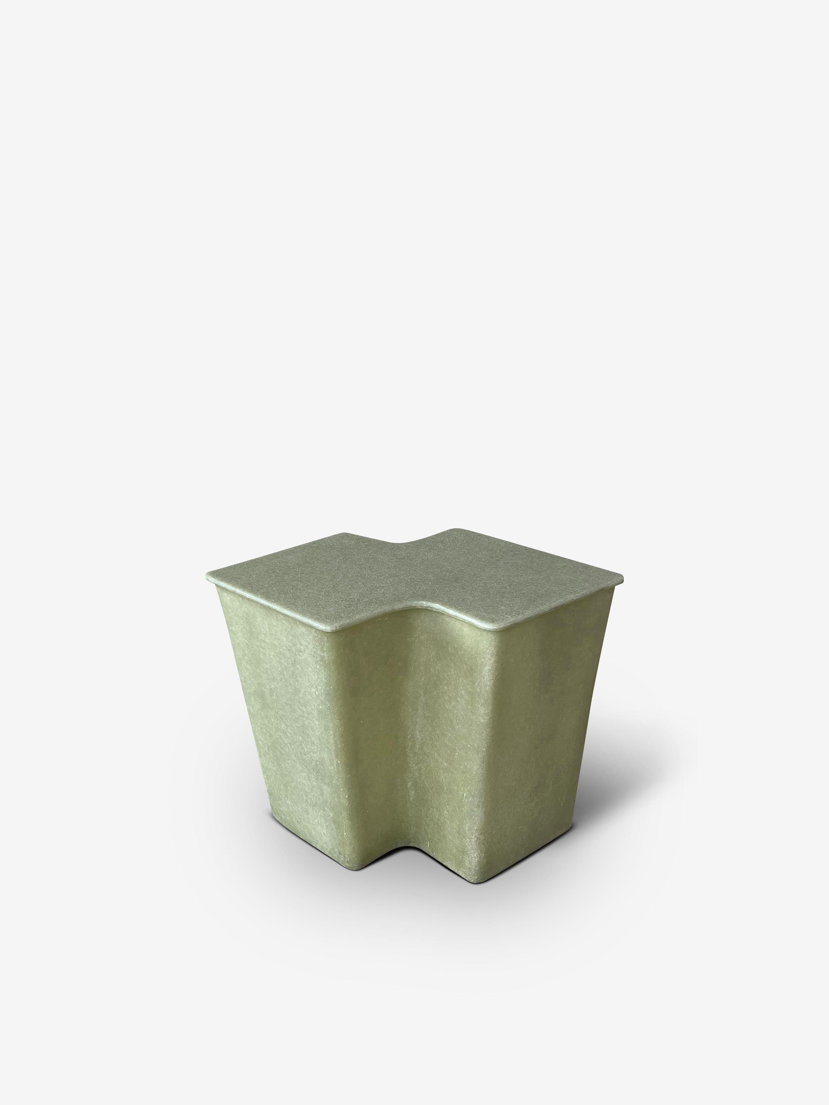 Small Clam Side Table by VAVA Objects For Sale 2