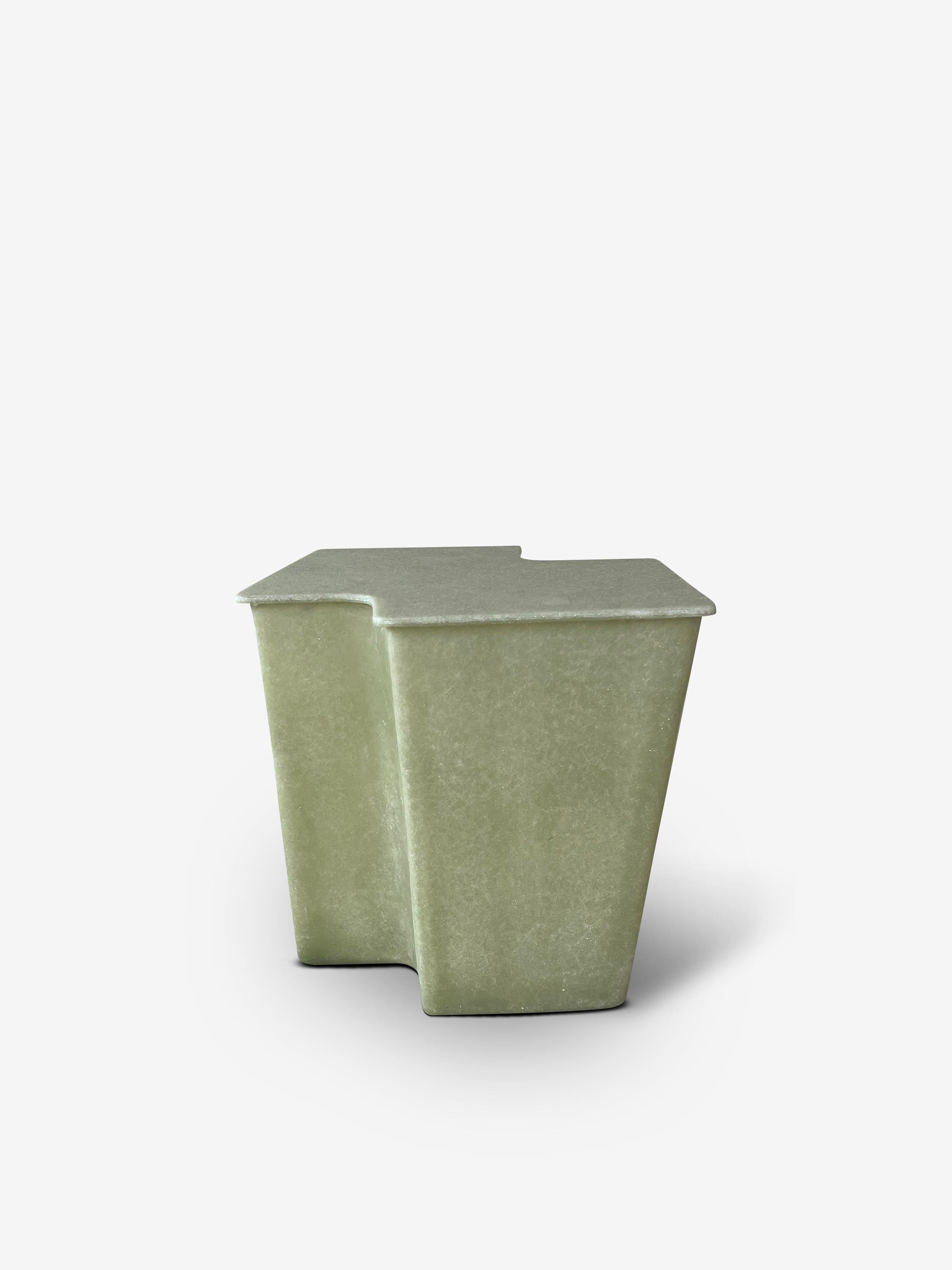 Small Clam Side Table by VAVA Objects For Sale 3