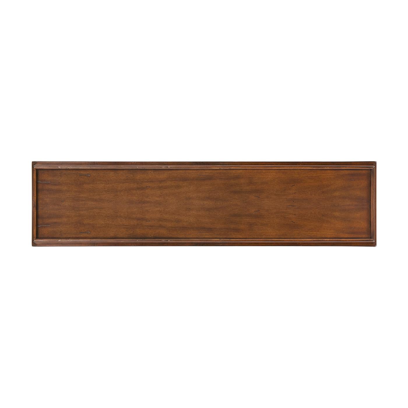 Kleiner Classic Konsolentisch - Landhausstil (21. Jahrhundert und zeitgenössisch) im Angebot