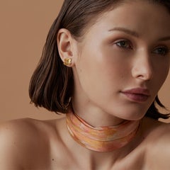 Piccoli orecchini classici a fiore con diamanti in oro e argento 24 carati di Kurtulan