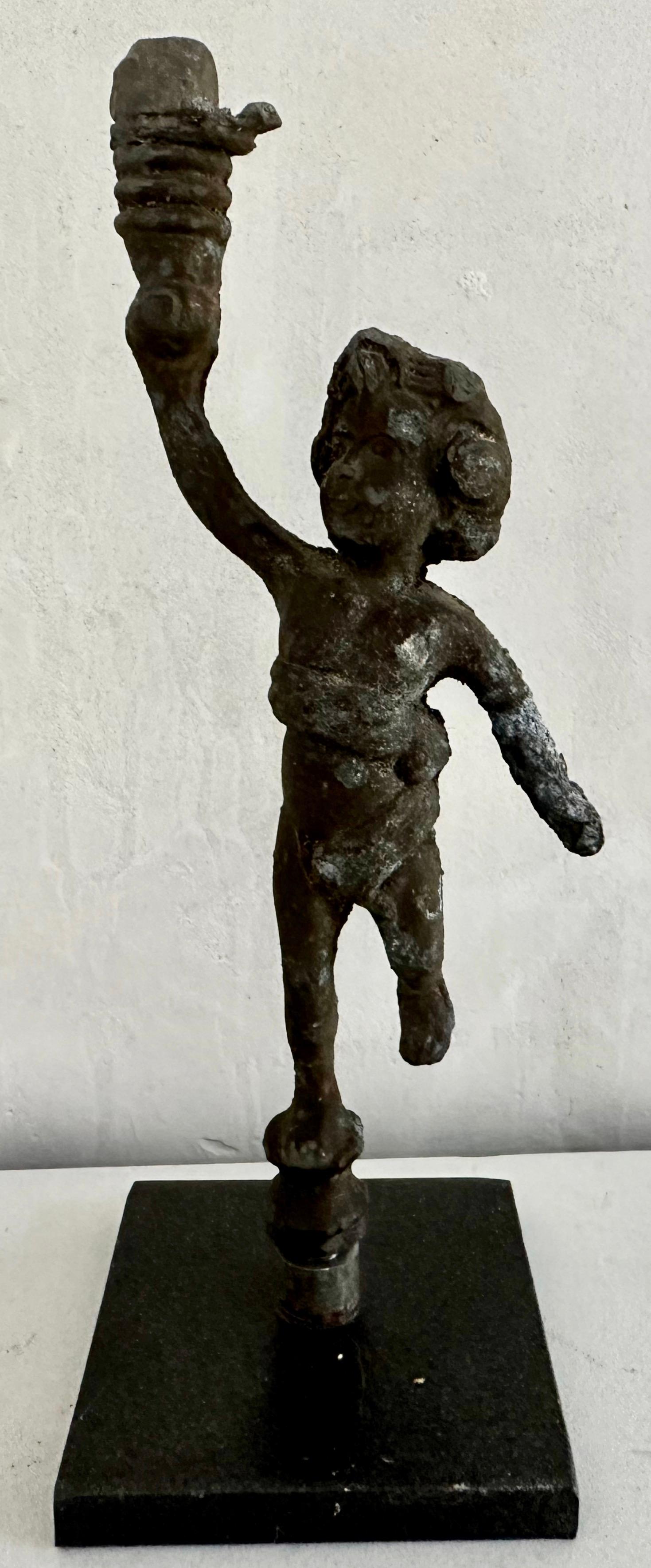 Klassische römische Putto-Statue aus Bronzeguss (Klassisch-römisch) im Angebot
