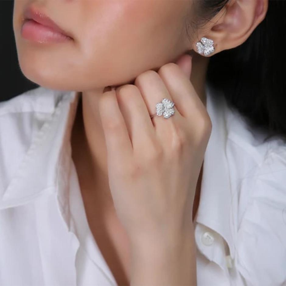 Kleeblatt Motiv Pave Diamant-Ohrring Set im Angebot 1