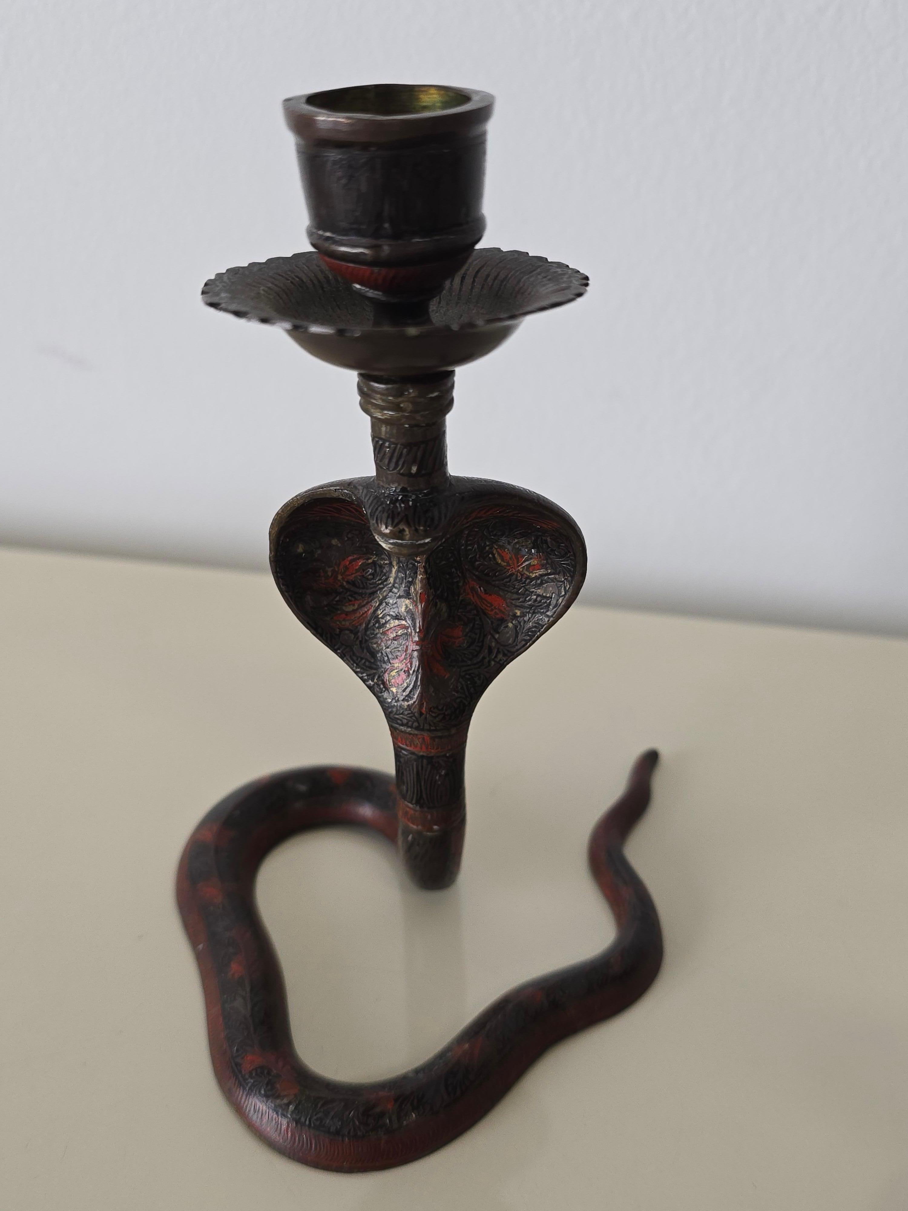Altro Piccoli portacandele in ottone e bronzo a forma di serpente Cobra in vendita