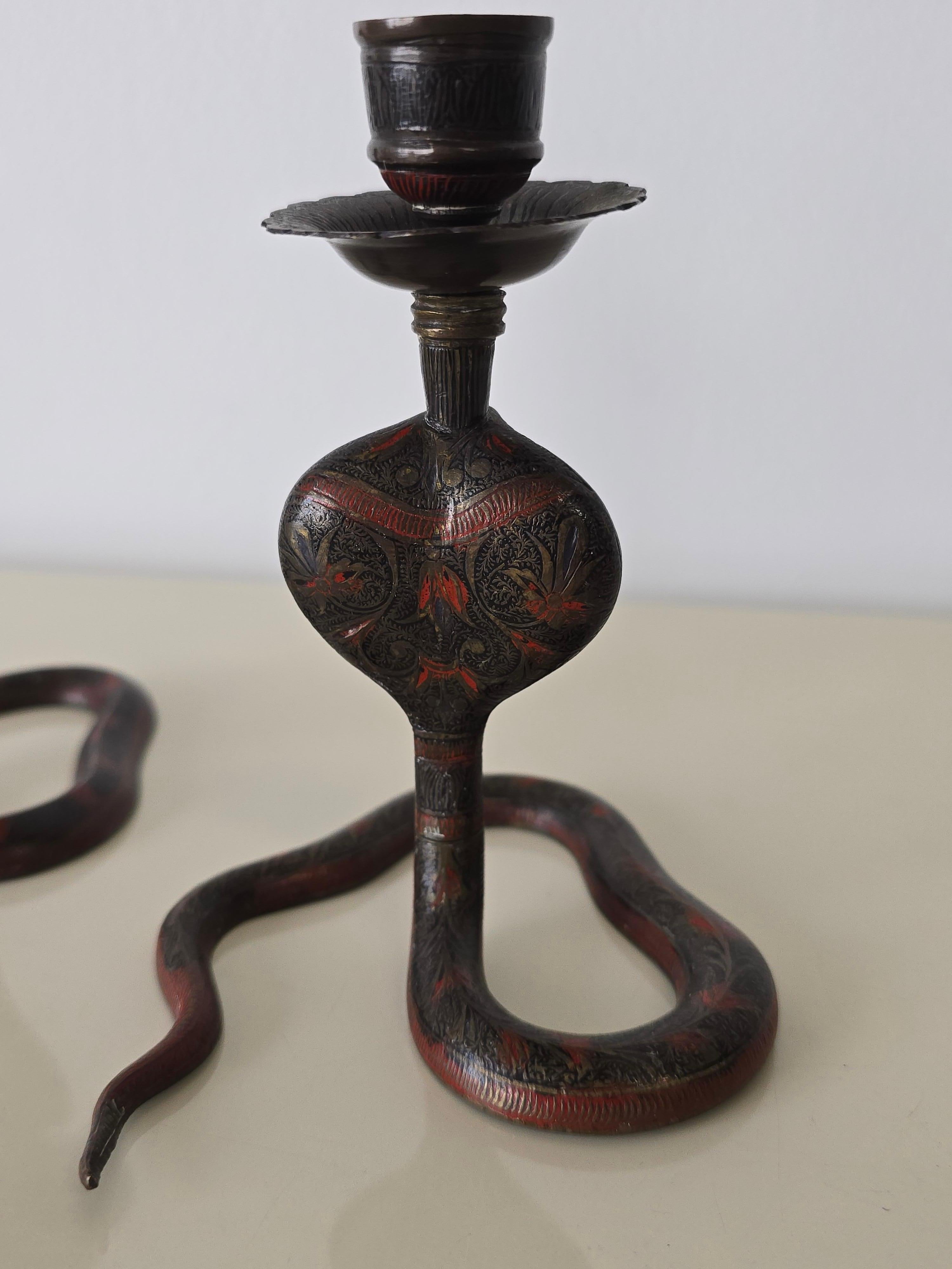Piccoli portacandele in ottone e bronzo a forma di serpente Cobra In condizioni buone in vendita a Toronto, ON