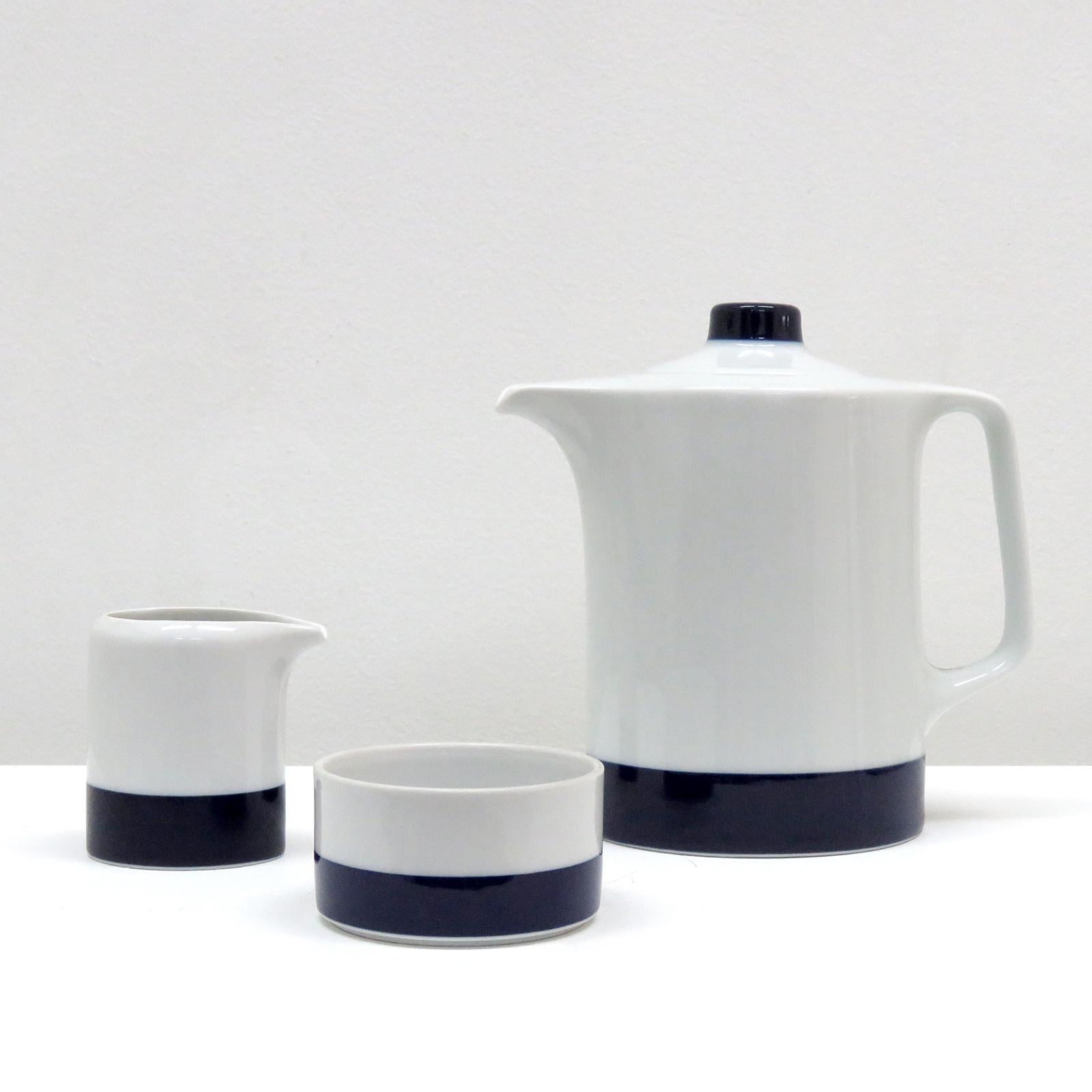 Minimalist three-piece porcelain coffee set 'Novum 65' by Hutschenreuther, Germany, cobalt blue/white, released between 1968 and 1970, marked.