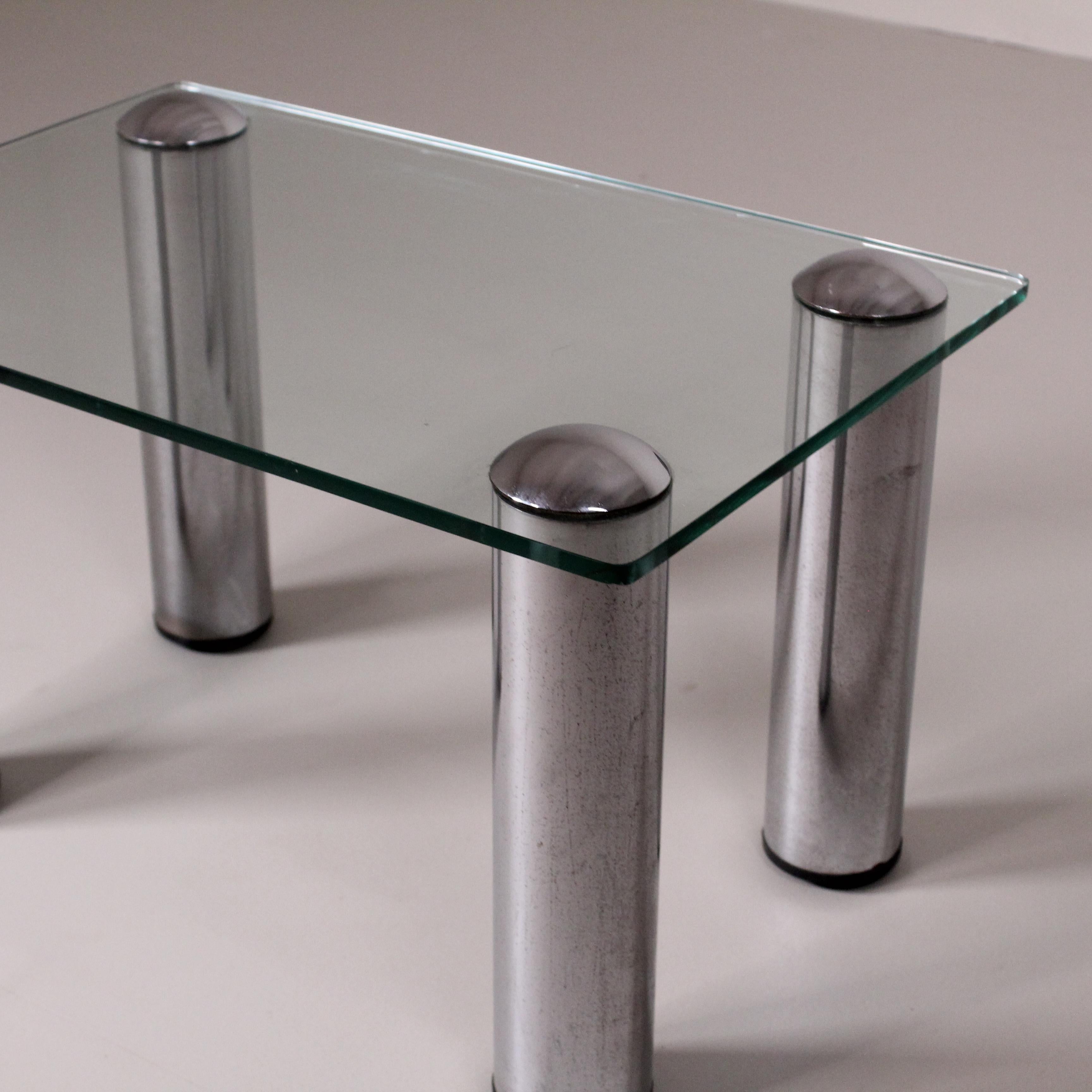 Acier Petite table basse/table d'appoint en verre et acier en vente