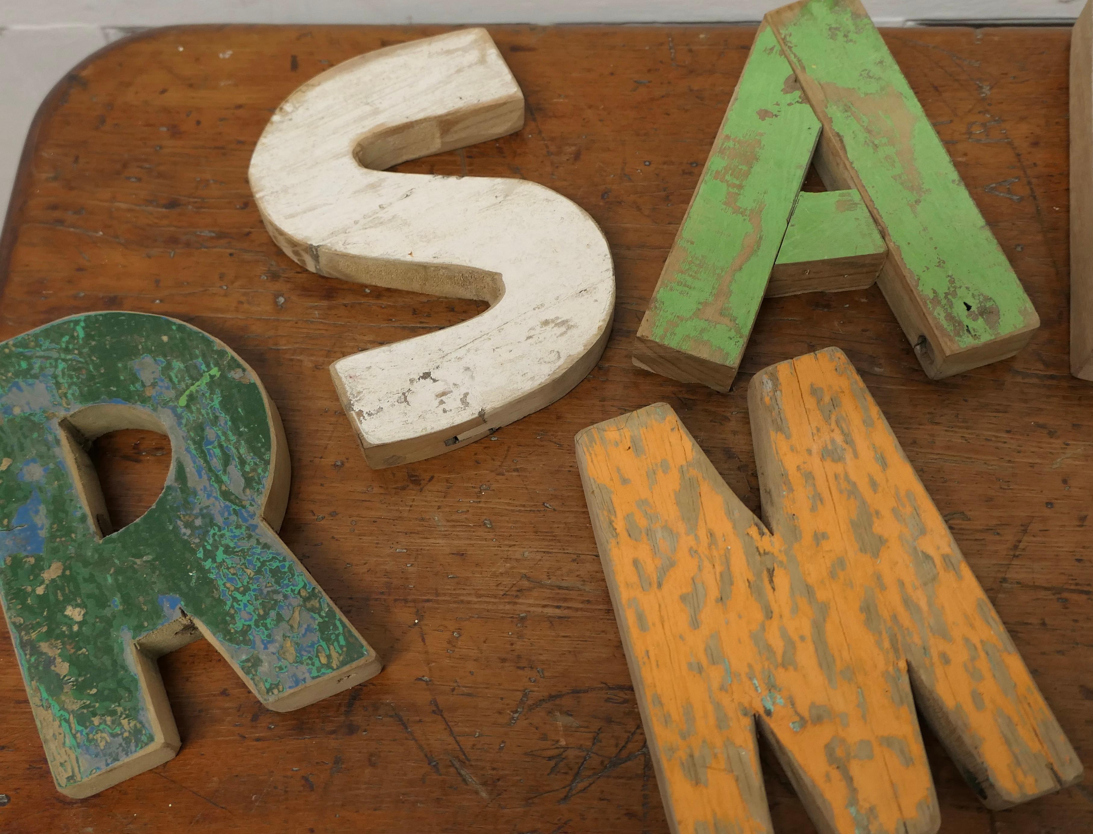 Small Collection of Folk Art Wooden Letters  A Small collection   In Good Condition For Sale In Chillerton, Isle of Wight