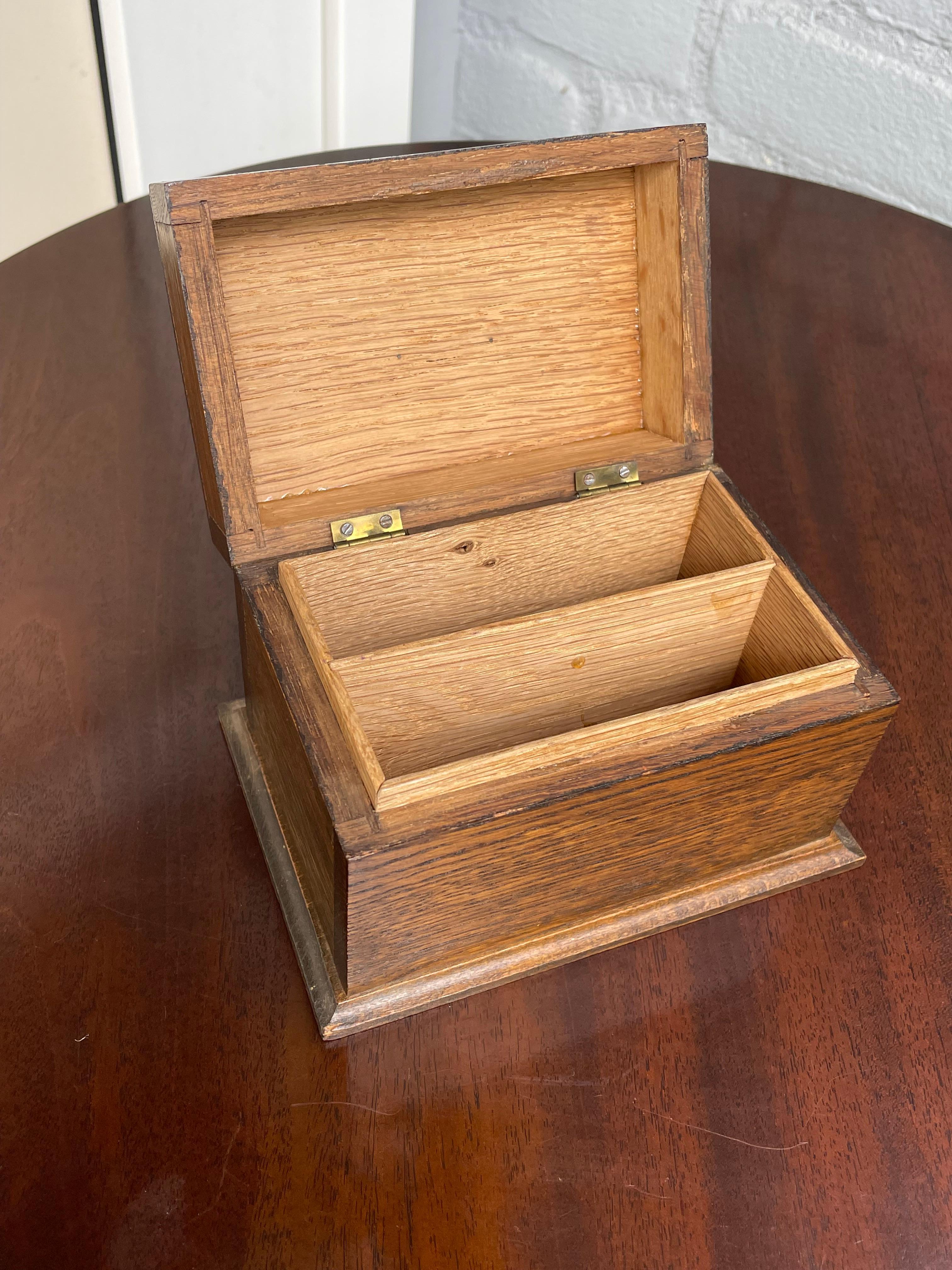 Petite collection rare de boîtes en bois anciennes et incrustées d'émail pour jouer aux cartes en vente 6