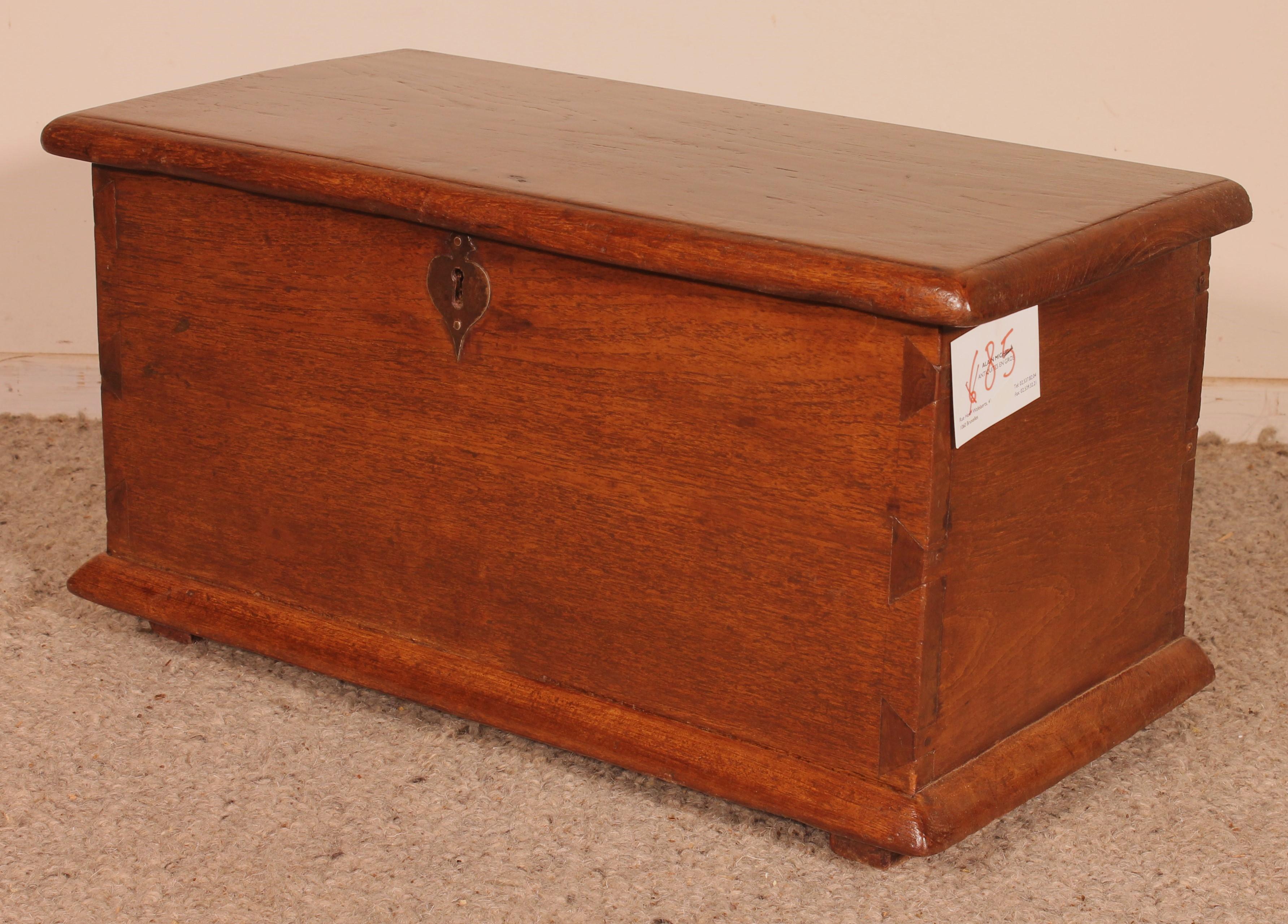Indian Small Colonial Chest - 18th Century For Sale