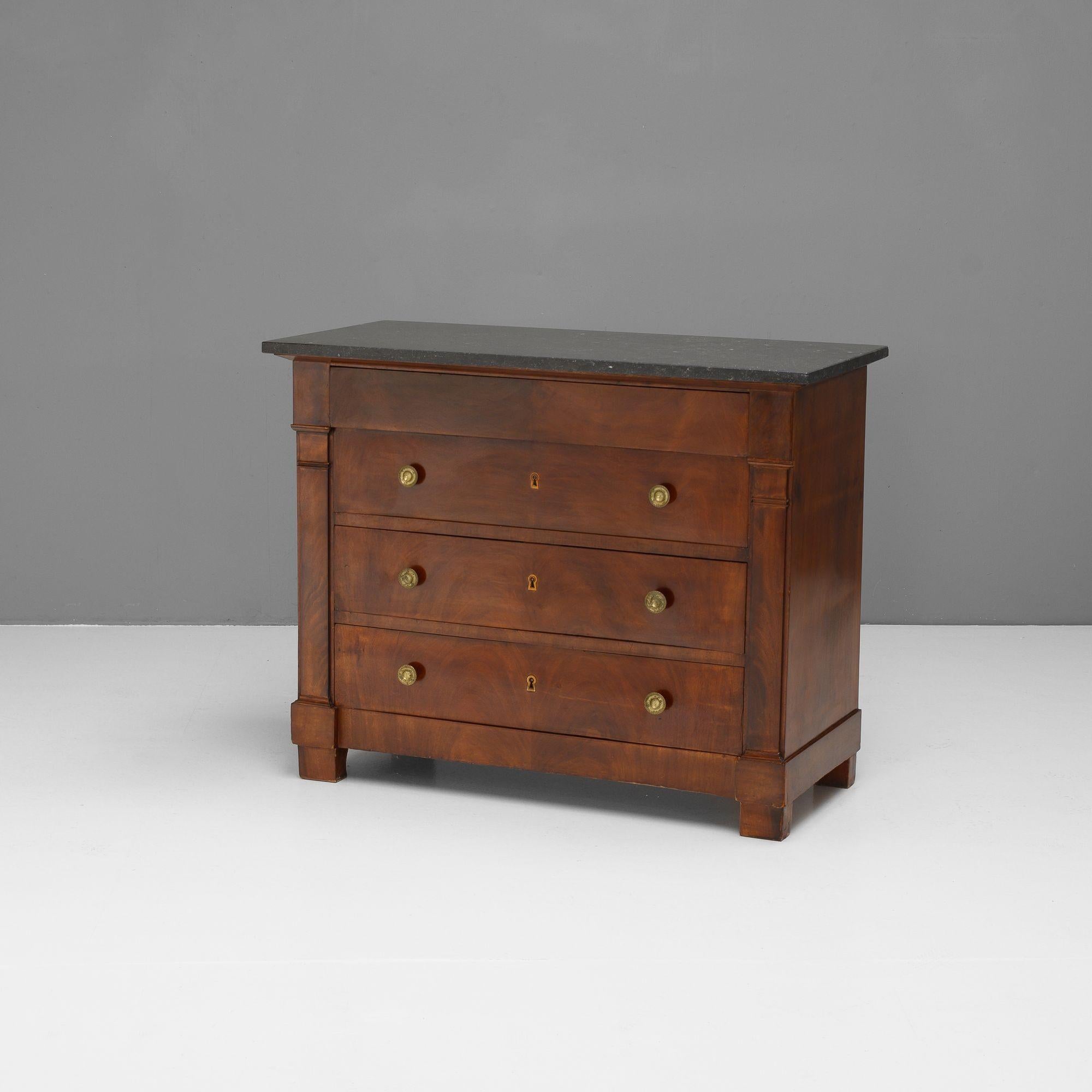 Small sized French mahogany commode with black marble top.
Circa 1880.
H 86cm x W 107cm x D 50cm