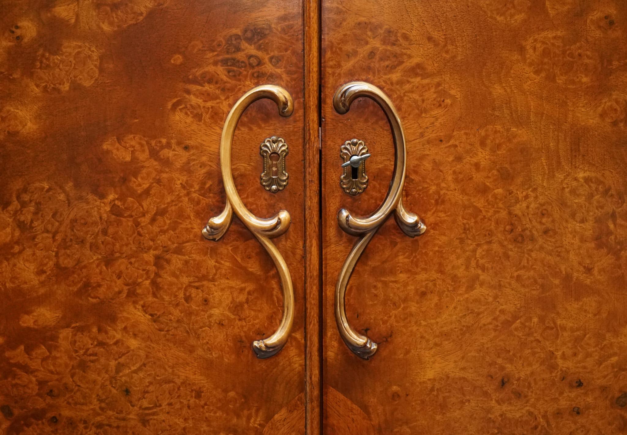 SMALL & COMPACT ART DECO 1940s BURR WALNUT WARDROBE In Good Condition In Pulborough, GB