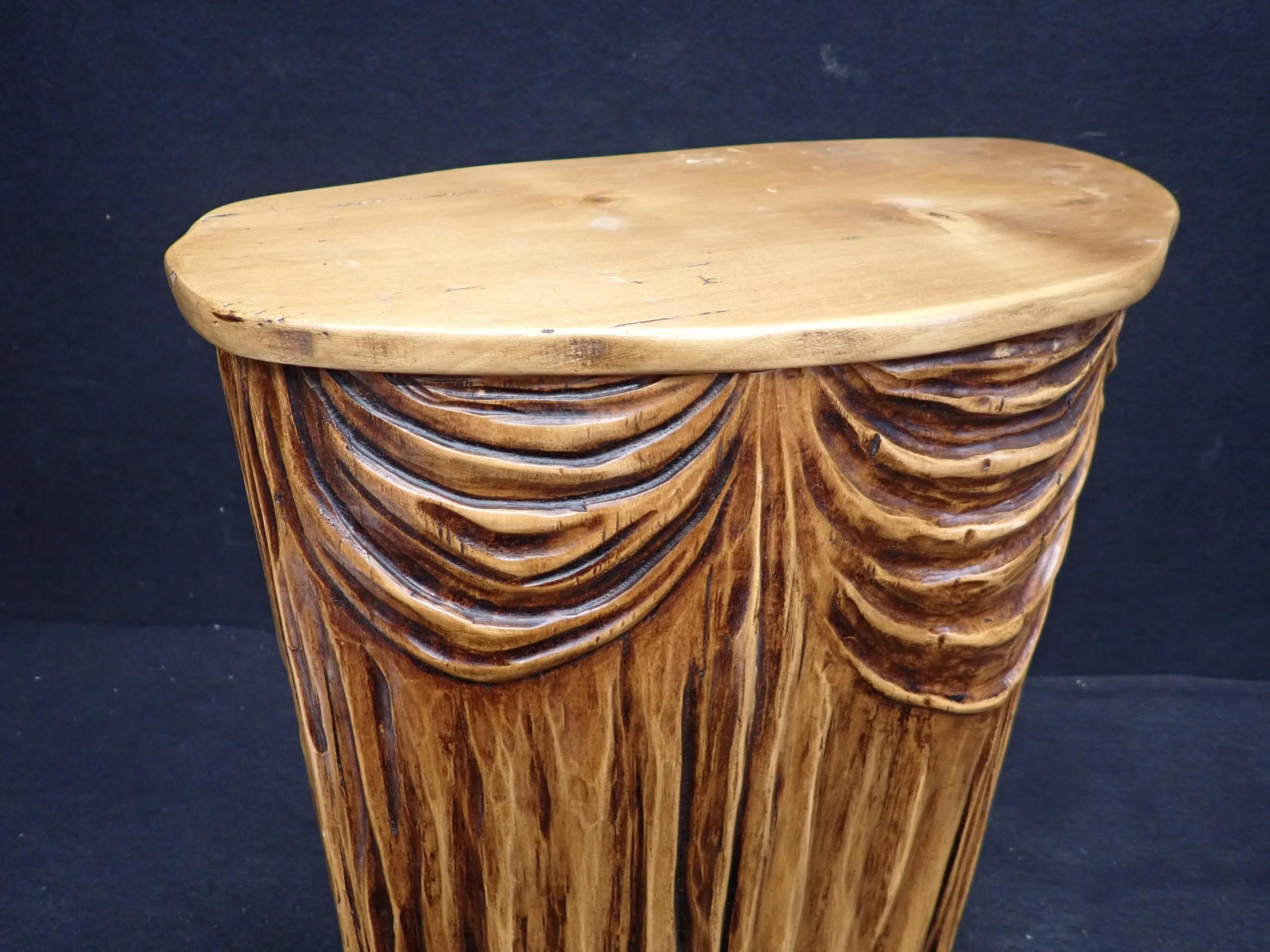 European small console, or side table in carved wood circa 1950/1960 For Sale