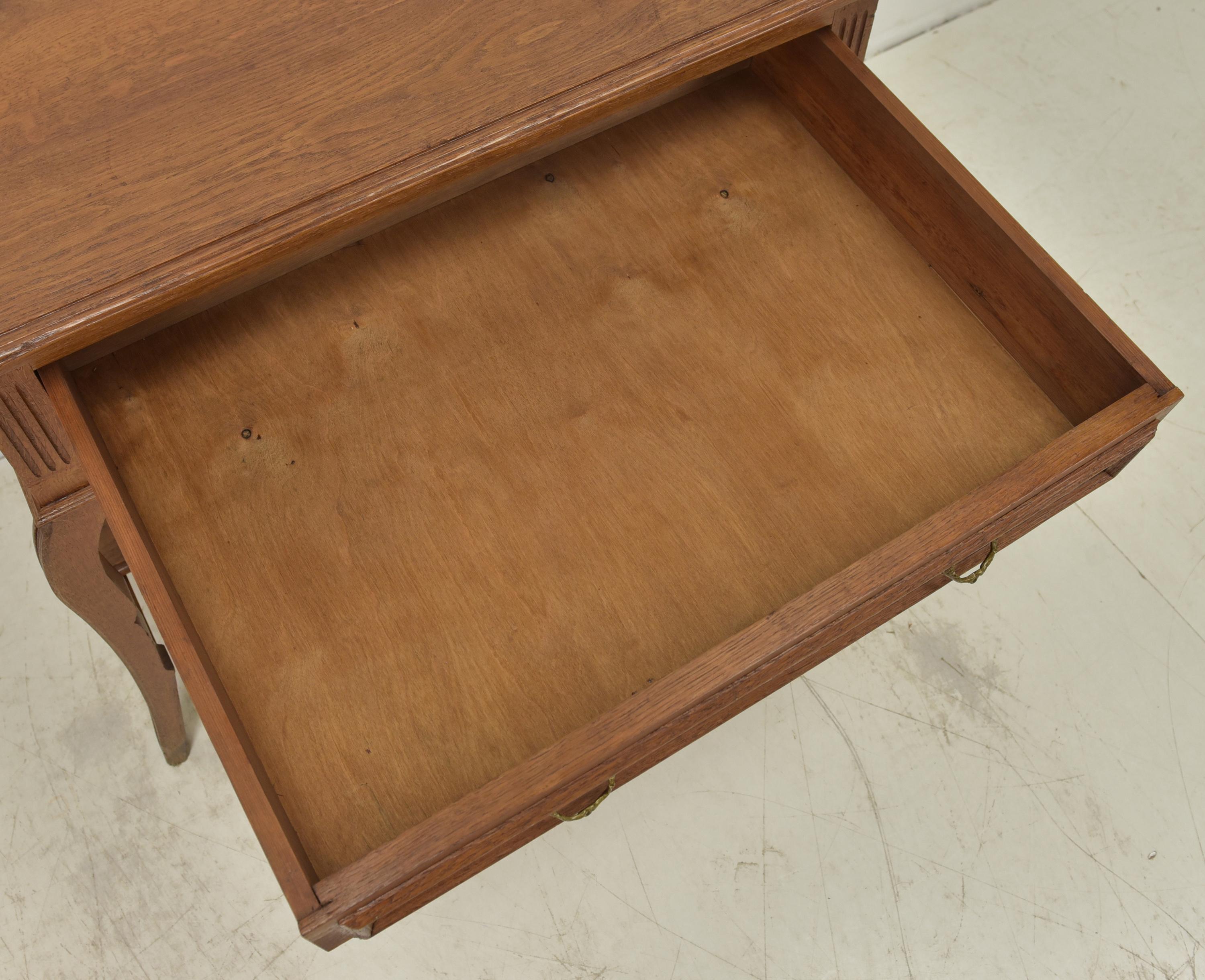 Small Console Table / Side Cabinet / Wall Table in Solid Oak, 1920 In Good Condition For Sale In Lüdinghausen, DE