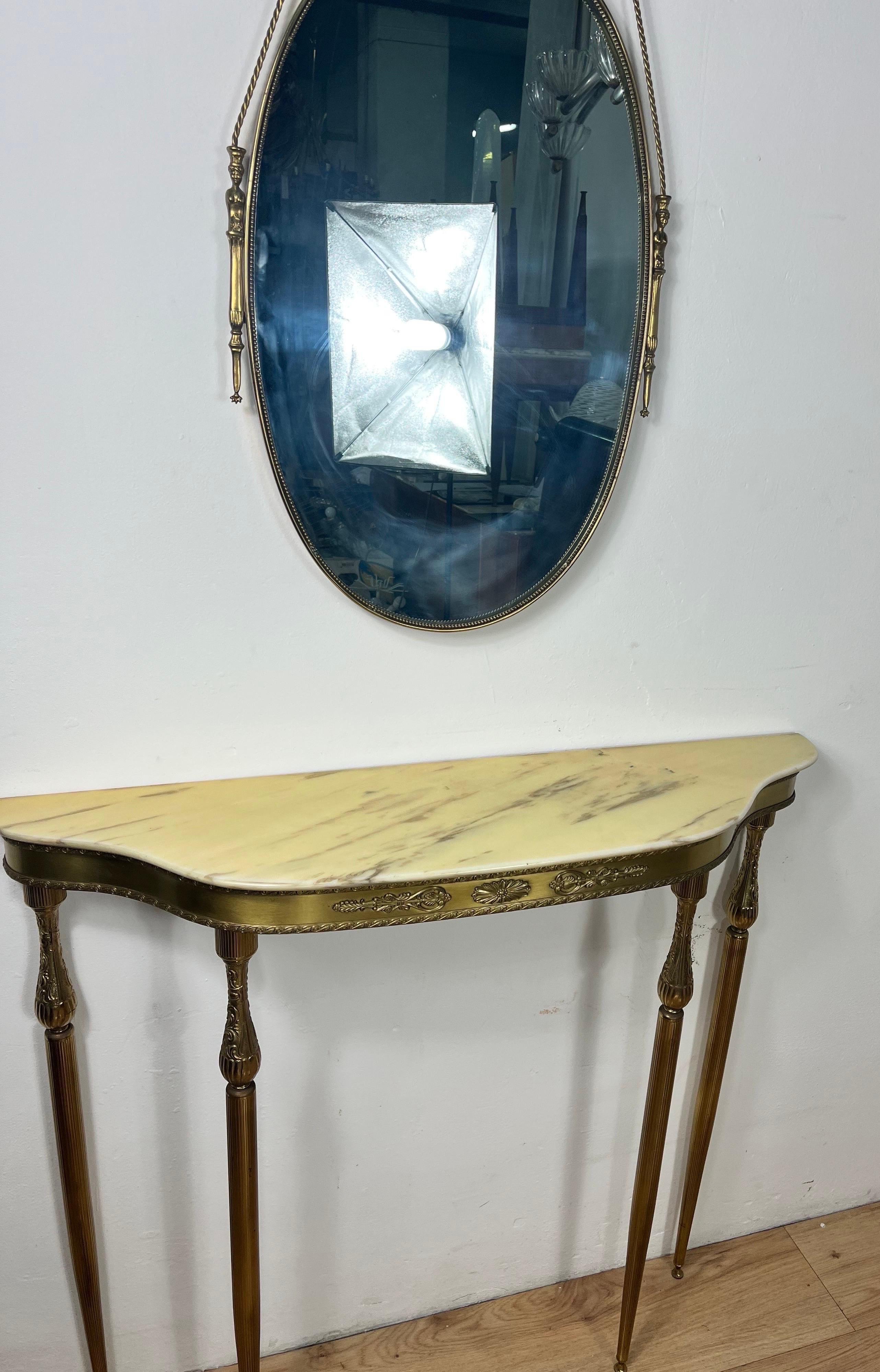 Laiton Petite console avec miroir en laiton en vente