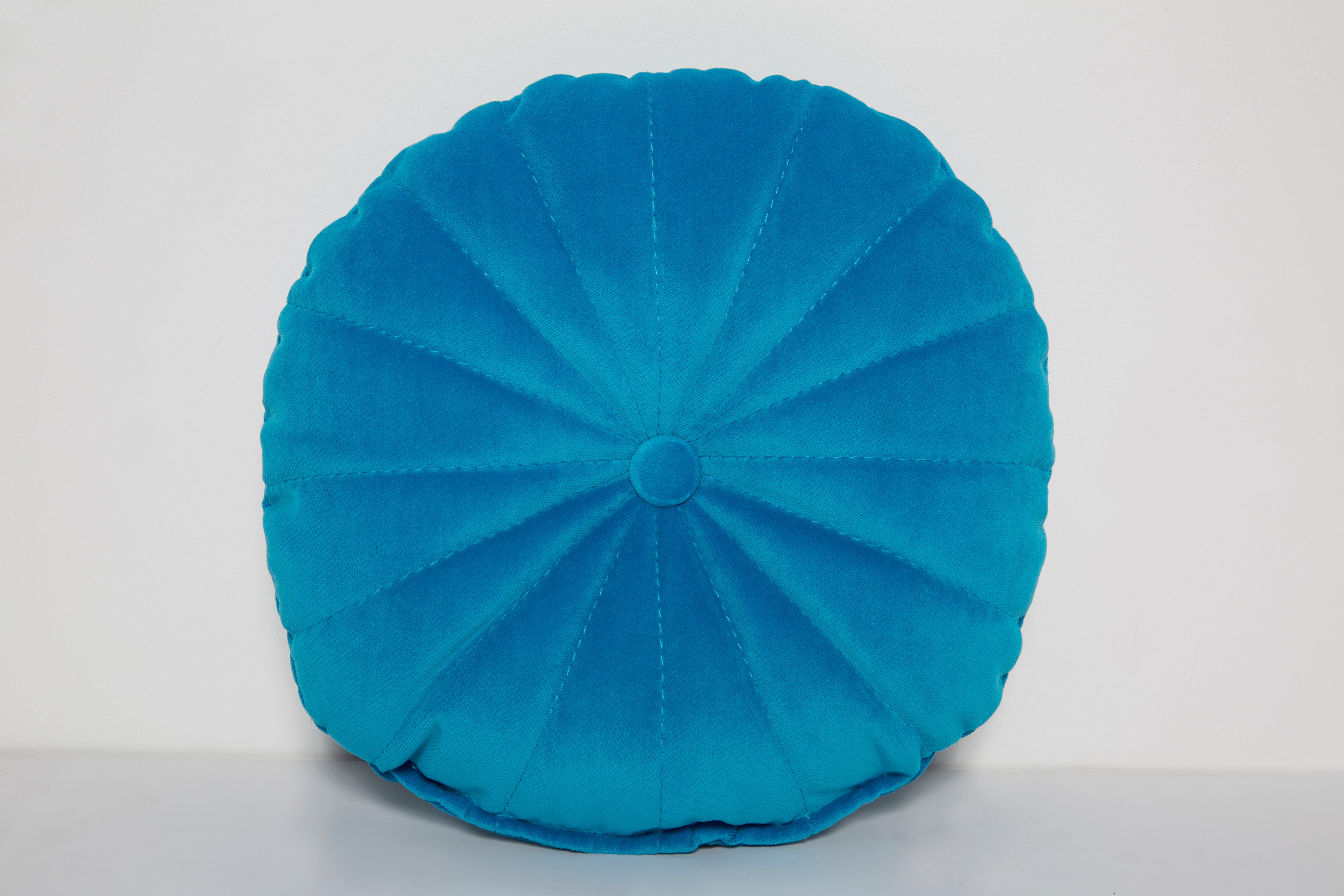 Small Contemporary Blue Velvet Pillow, Vintola Studio, Europe.  In New Condition For Sale In 05-080 Hornowek, PL