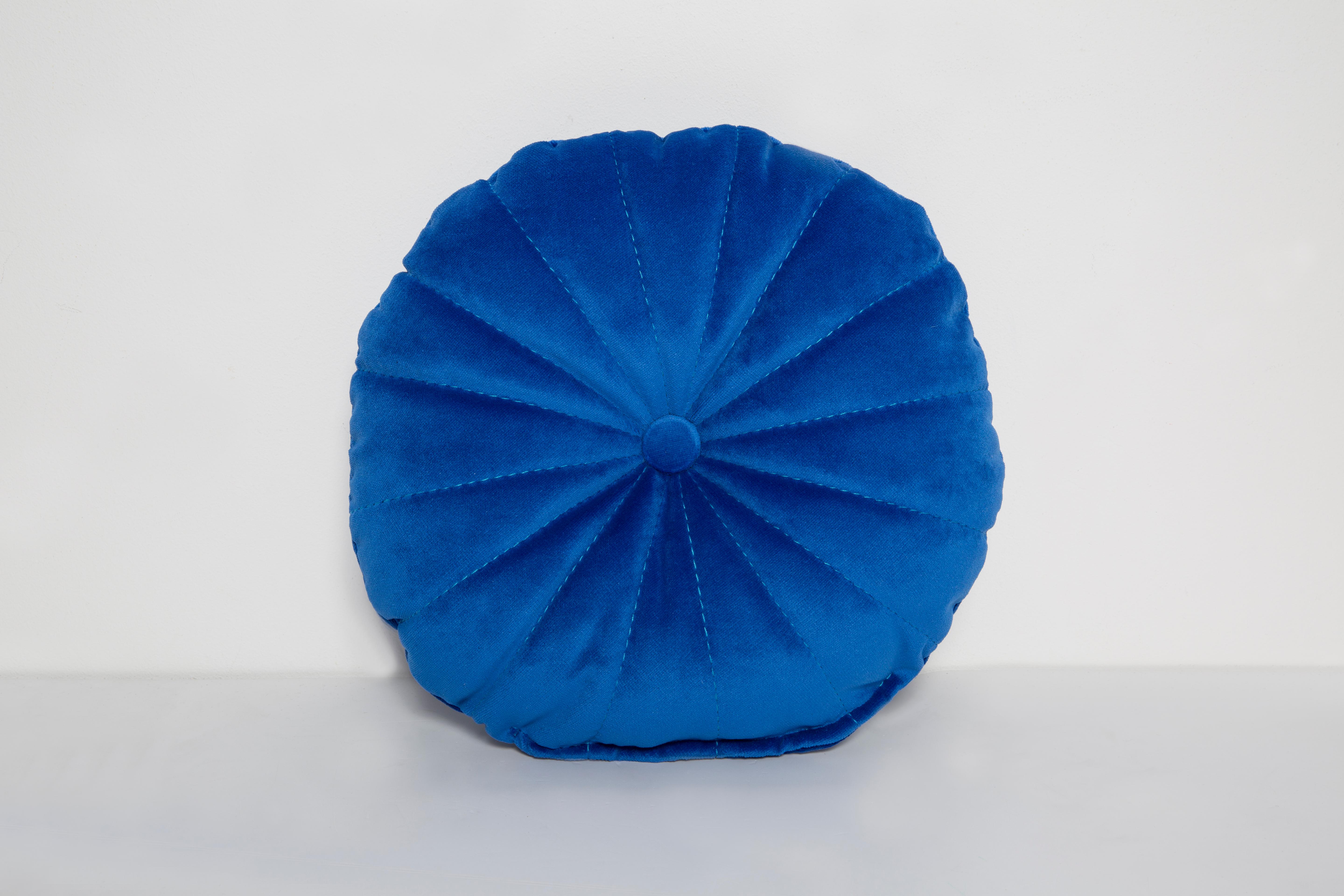 Small Contemporary Dark Blue Velvet Pillow, Vintola Studio, Europe.  In New Condition For Sale In 05-080 Hornowek, PL