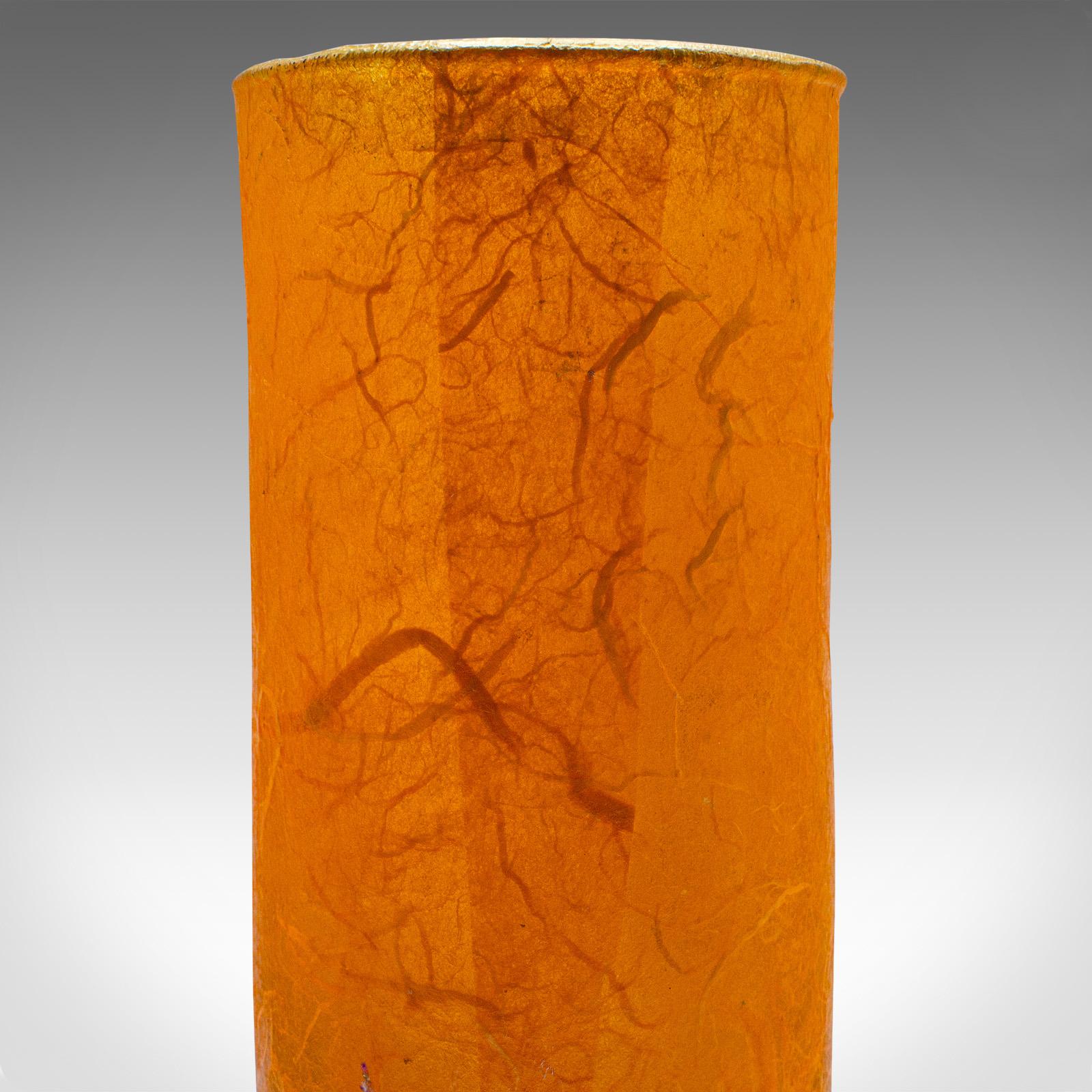 Kleine zeitgenössische dekorative Vase, Englisch, Stroh Seide Kunstglas, Blume Hülse im Angebot 2