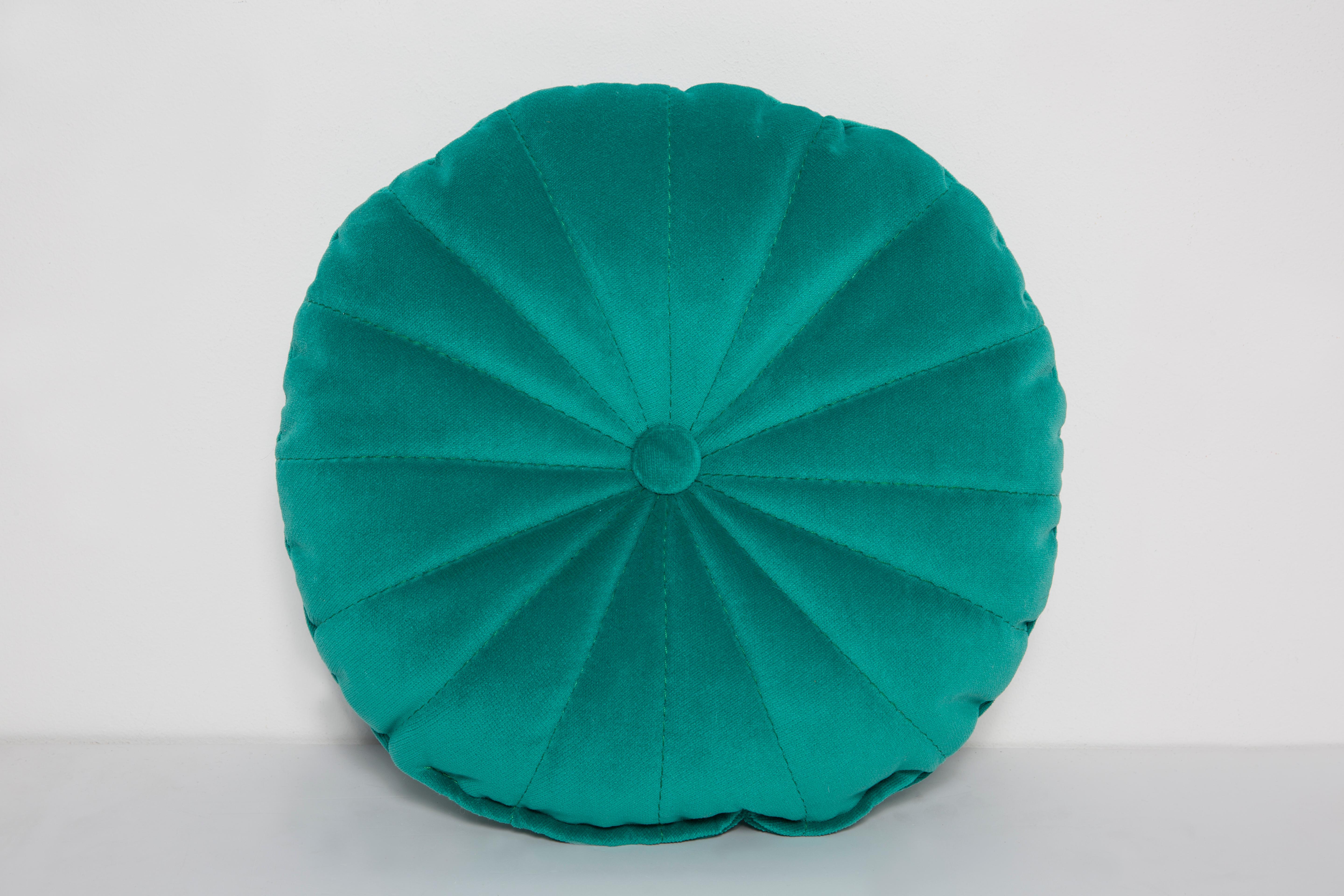 Small Contemporary Green Velvet Pillow, Vintola Studio, Europe.  For Sale 5