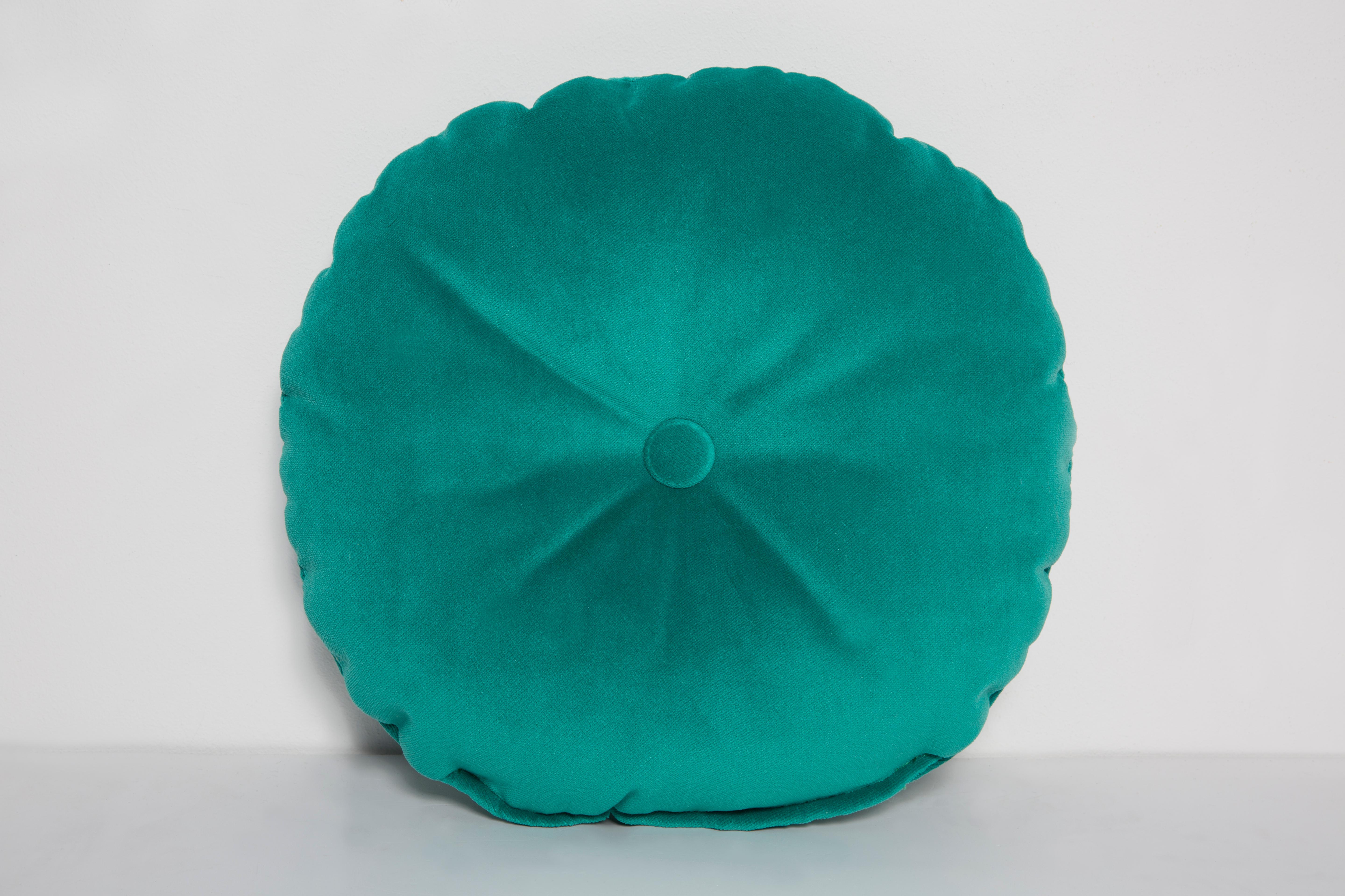 Small Contemporary Green Velvet Pillow, Vintola Studio, Europe.  For Sale 6
