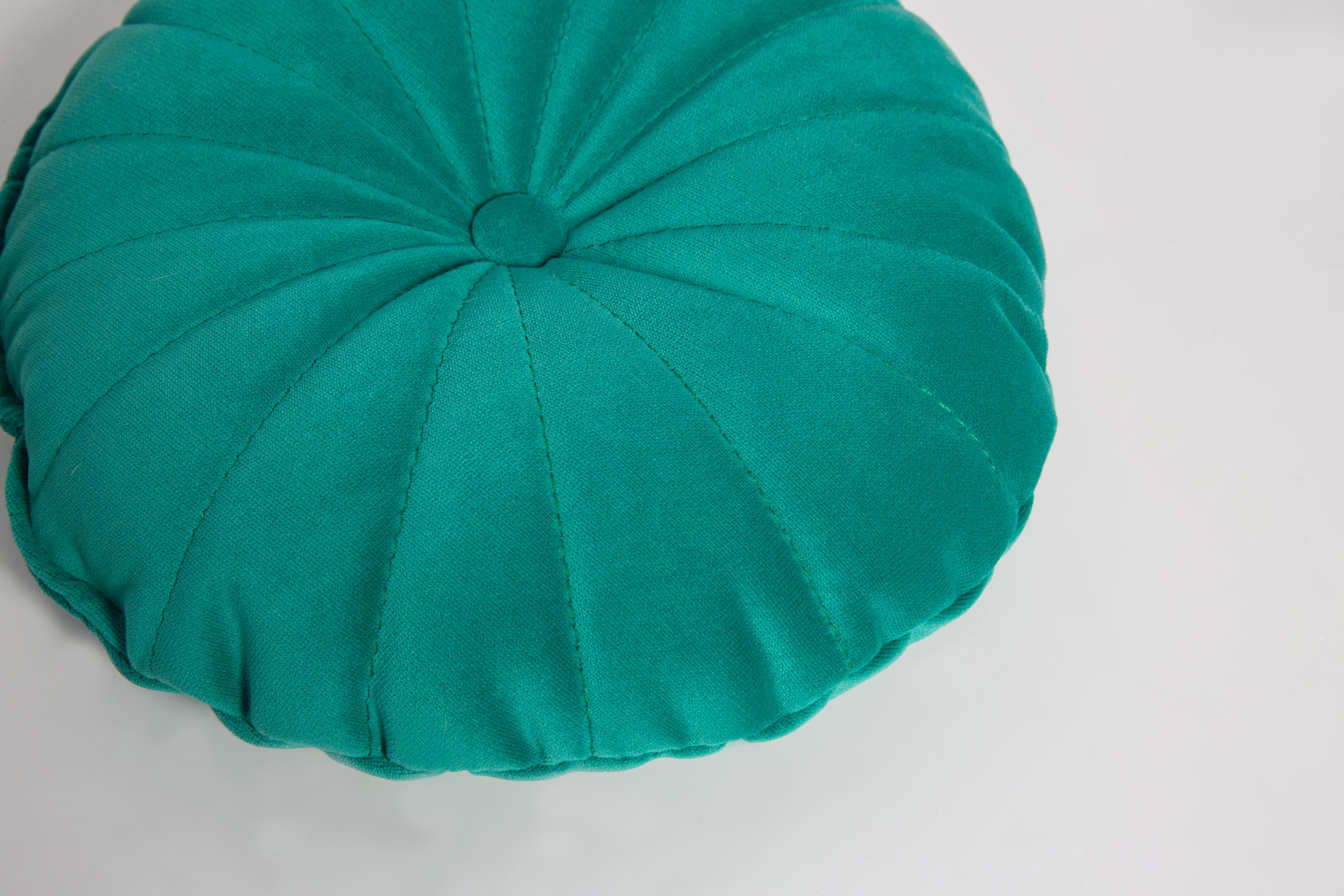 Small Contemporary Green Velvet Pillow, Vintola Studio, Europe.  For Sale 7