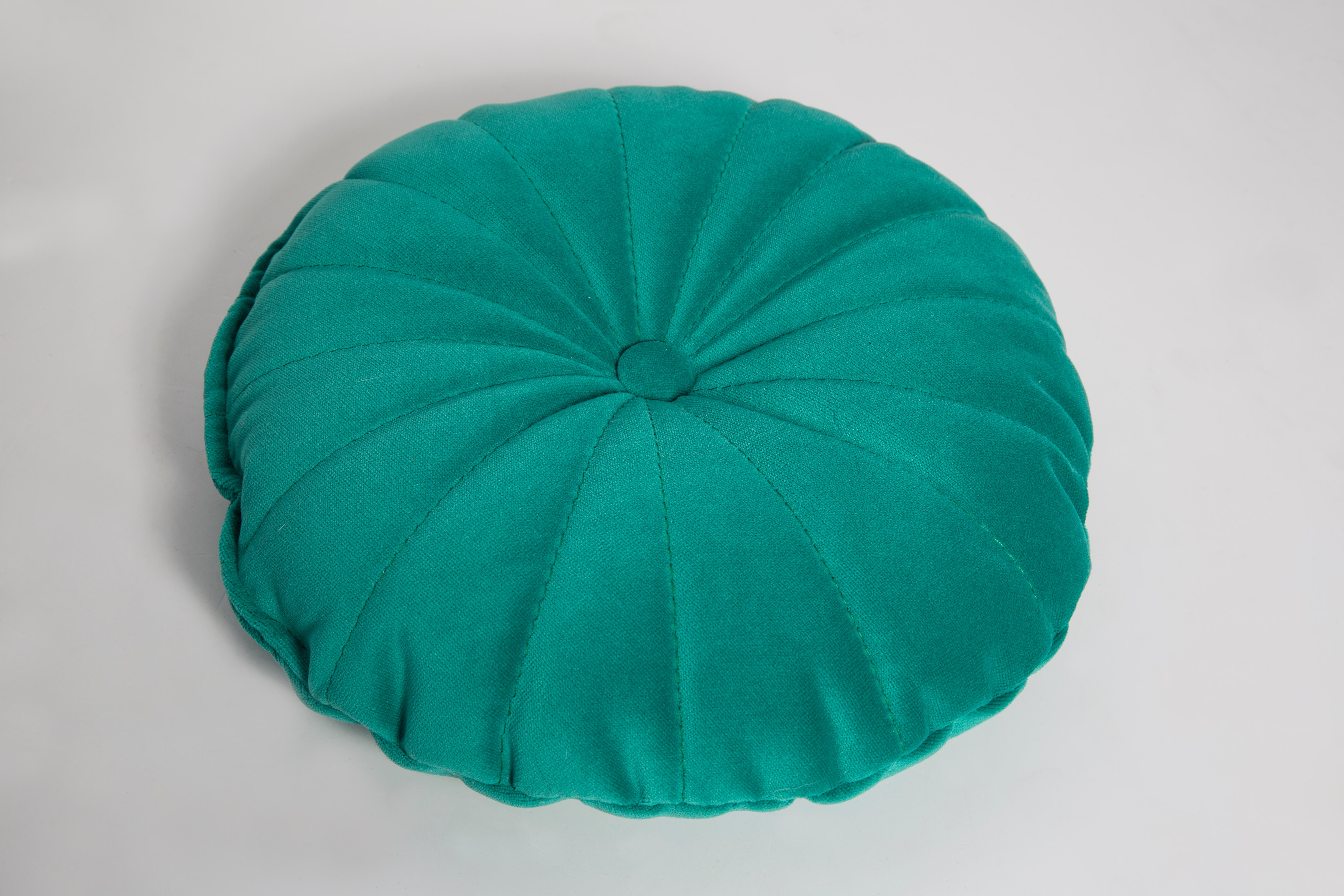 Small Contemporary Green Velvet Pillow, Vintola Studio, Europe.  For Sale 8